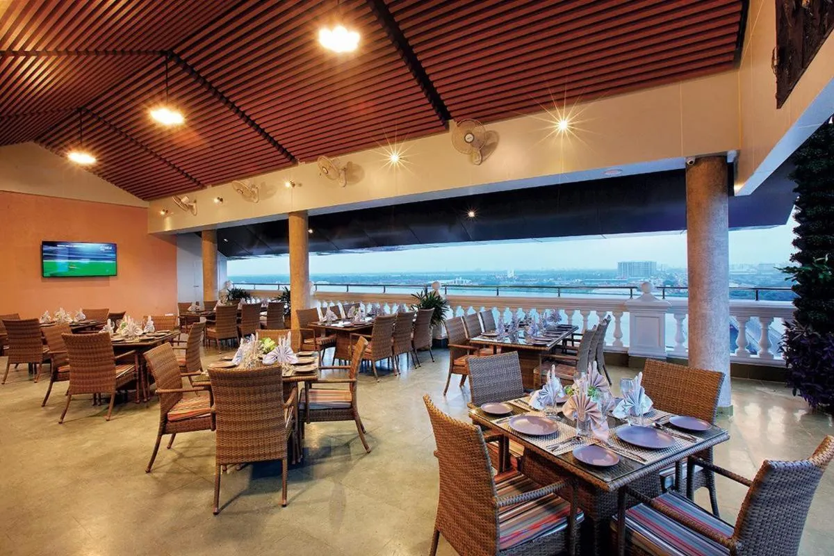 Restaurant/places to eat in Le Maritime Kochi