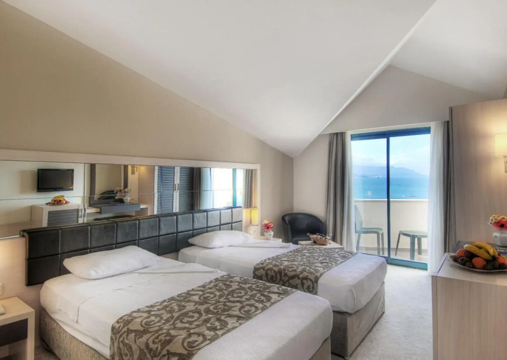 Photo of the whole room, Bed in Golden Lotus Hotel Photo of the whole room, Bed in Golden Lotus Hotel