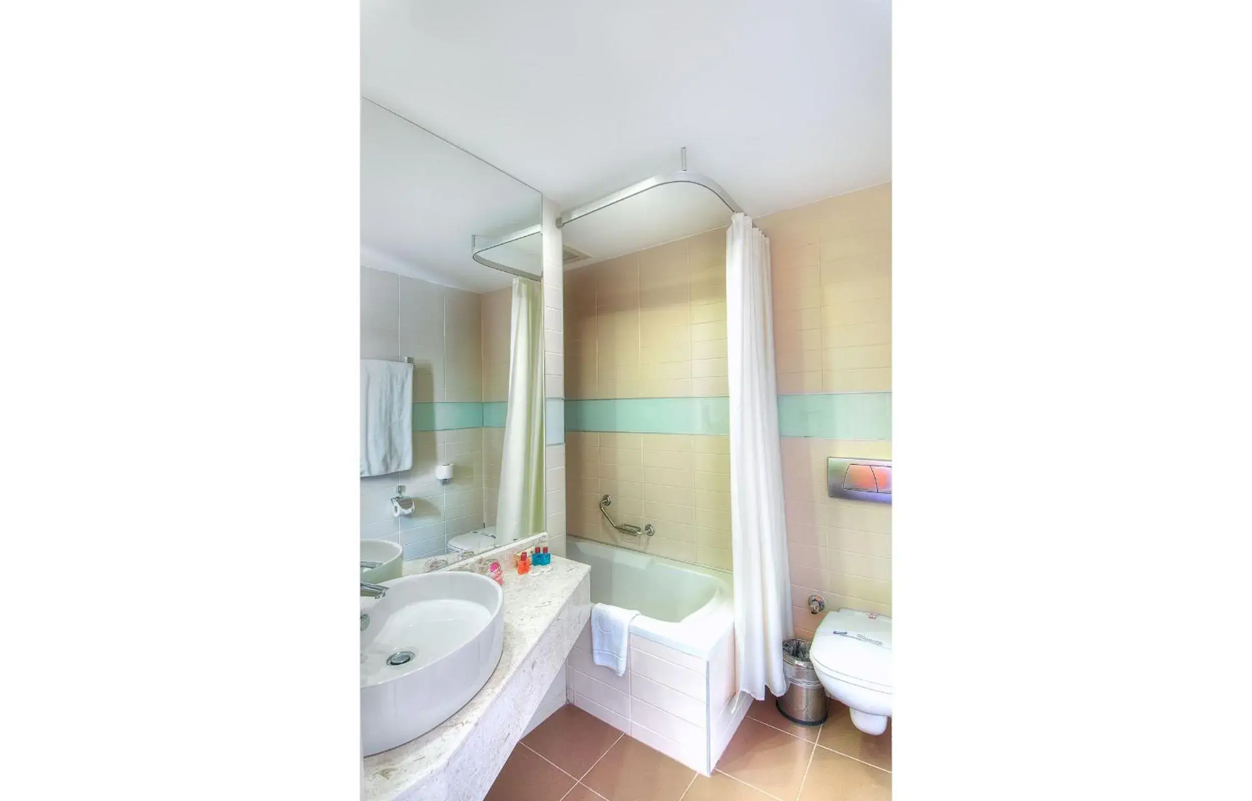 Shower, Bed in Golden Lotus Hotel Shower, Bed in Golden Lotus Hotel