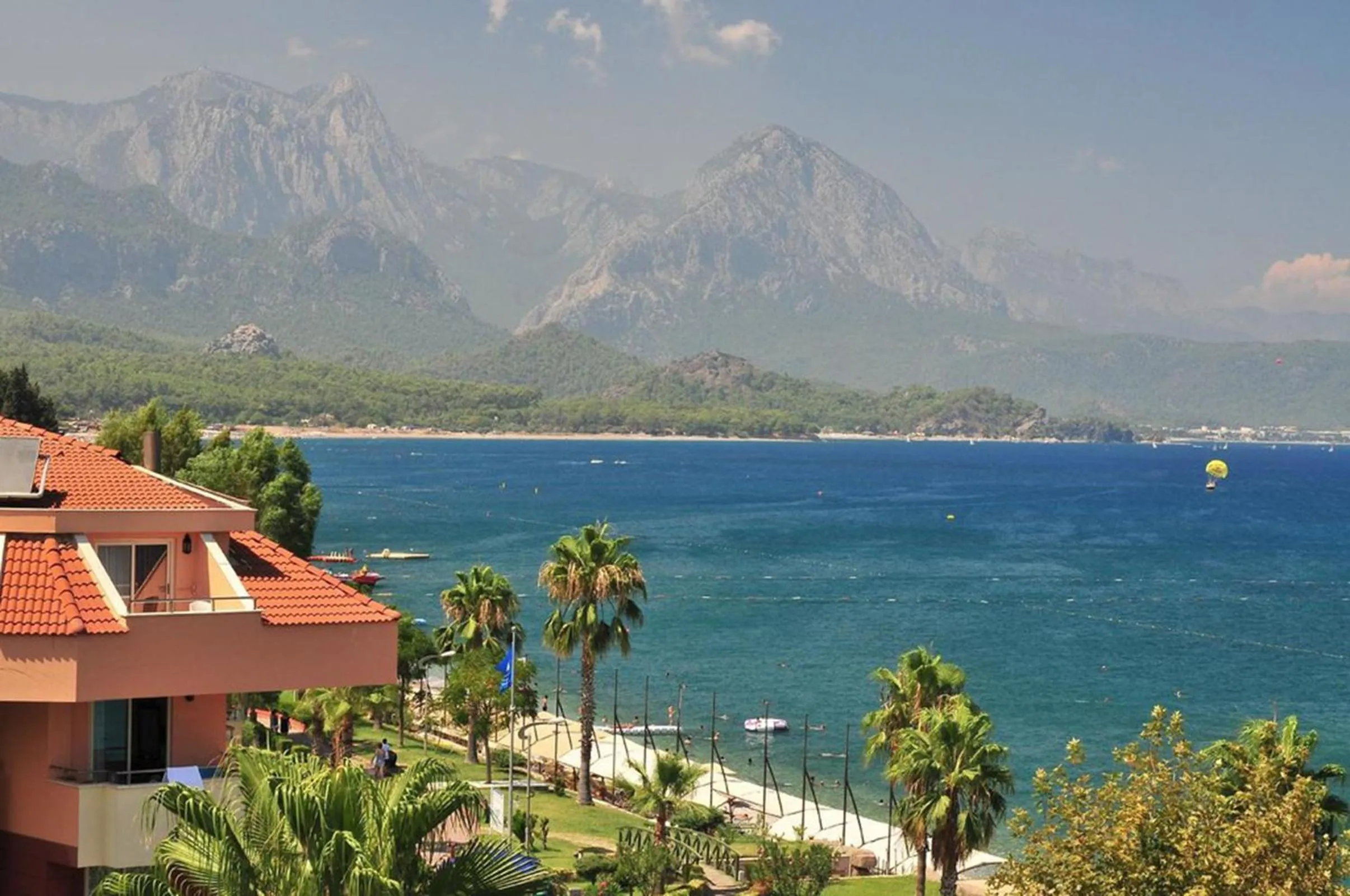 Day in Golden Lotus Hotel