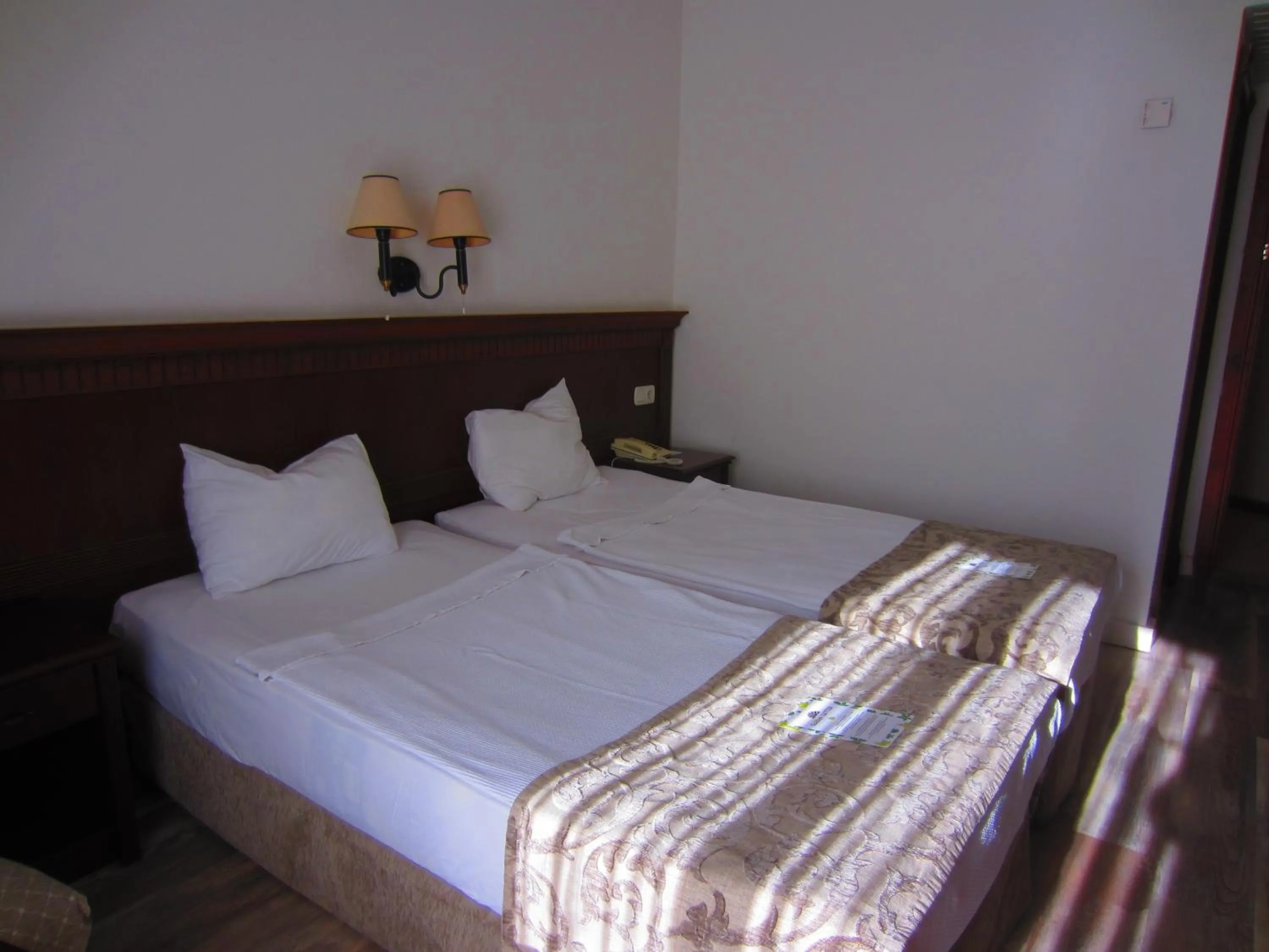 Bedroom, Bed in Golden Lotus Hotel