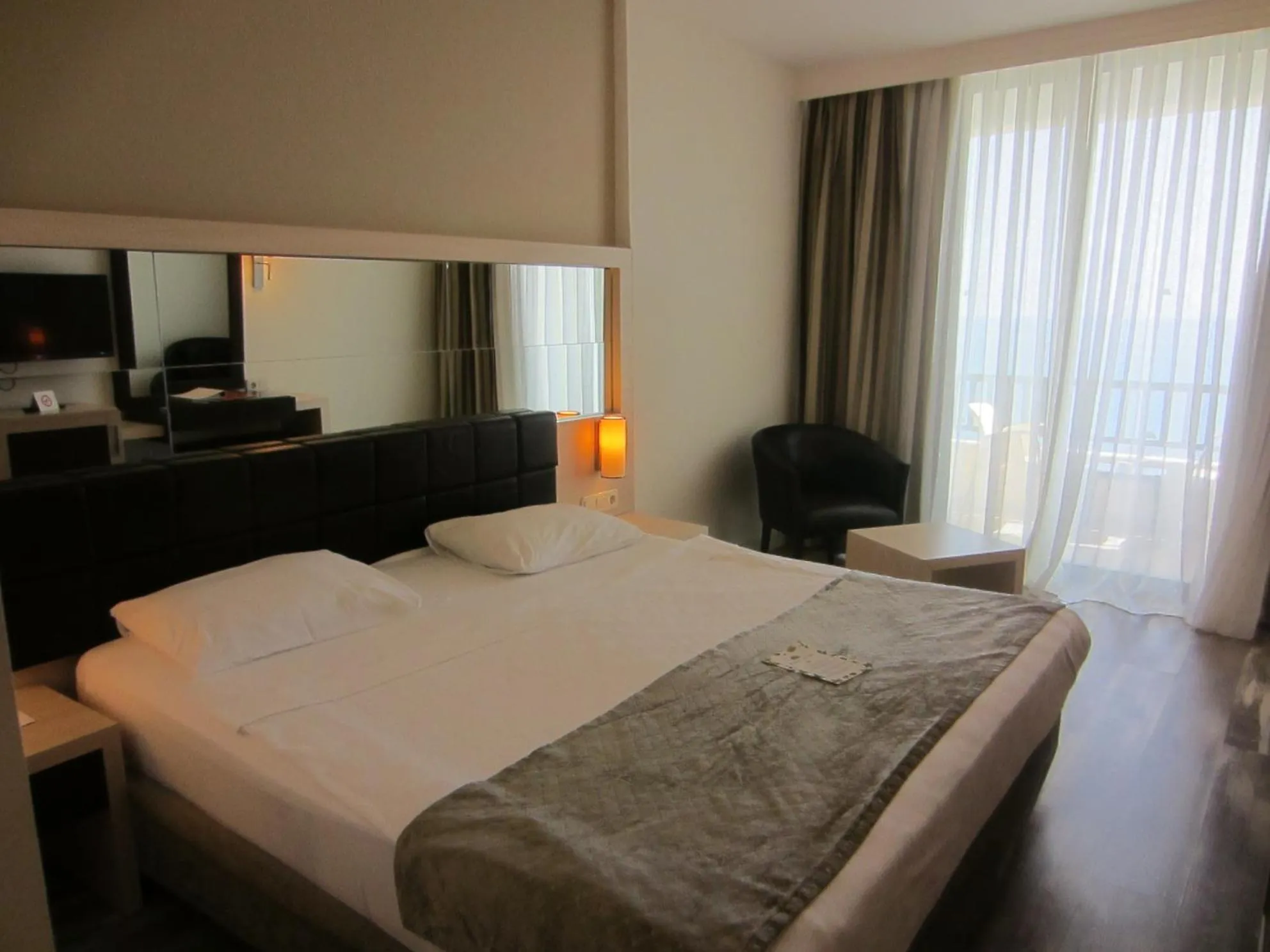 Bedroom, Bed in Golden Lotus Hotel