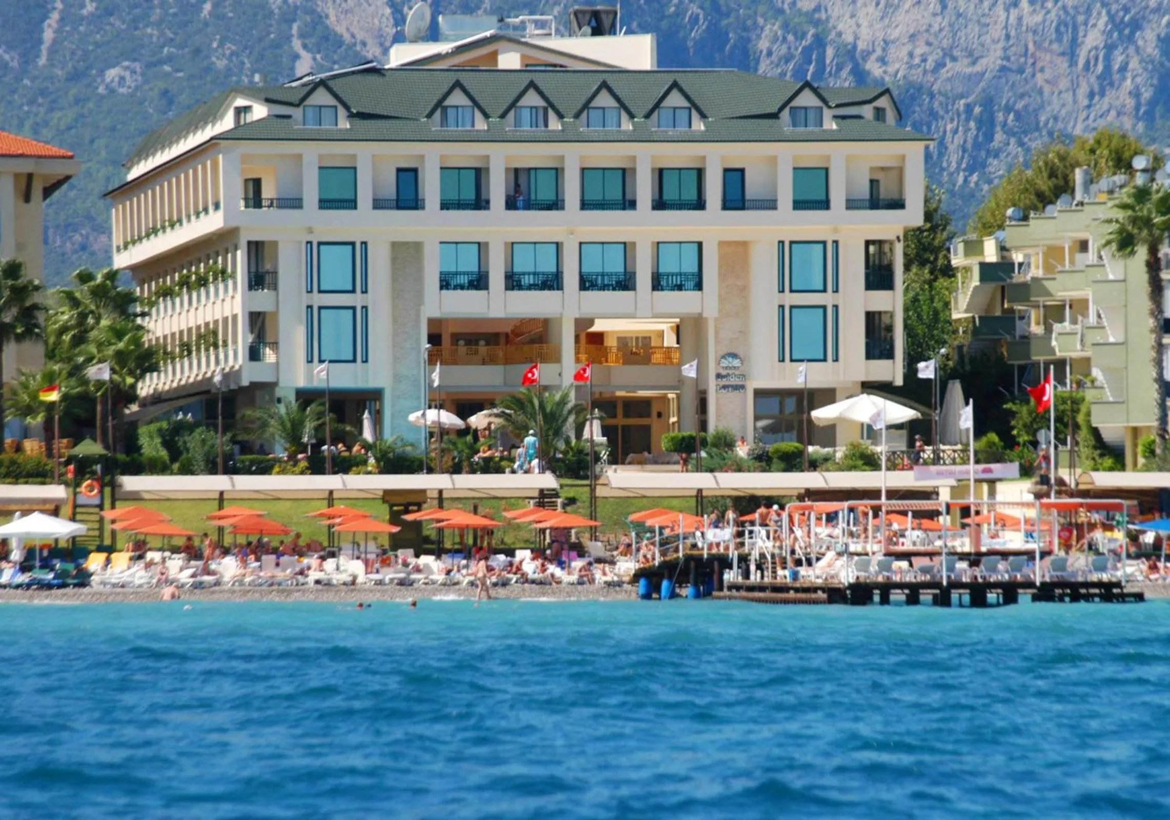Facade/entrance in Golden Lotus Hotel