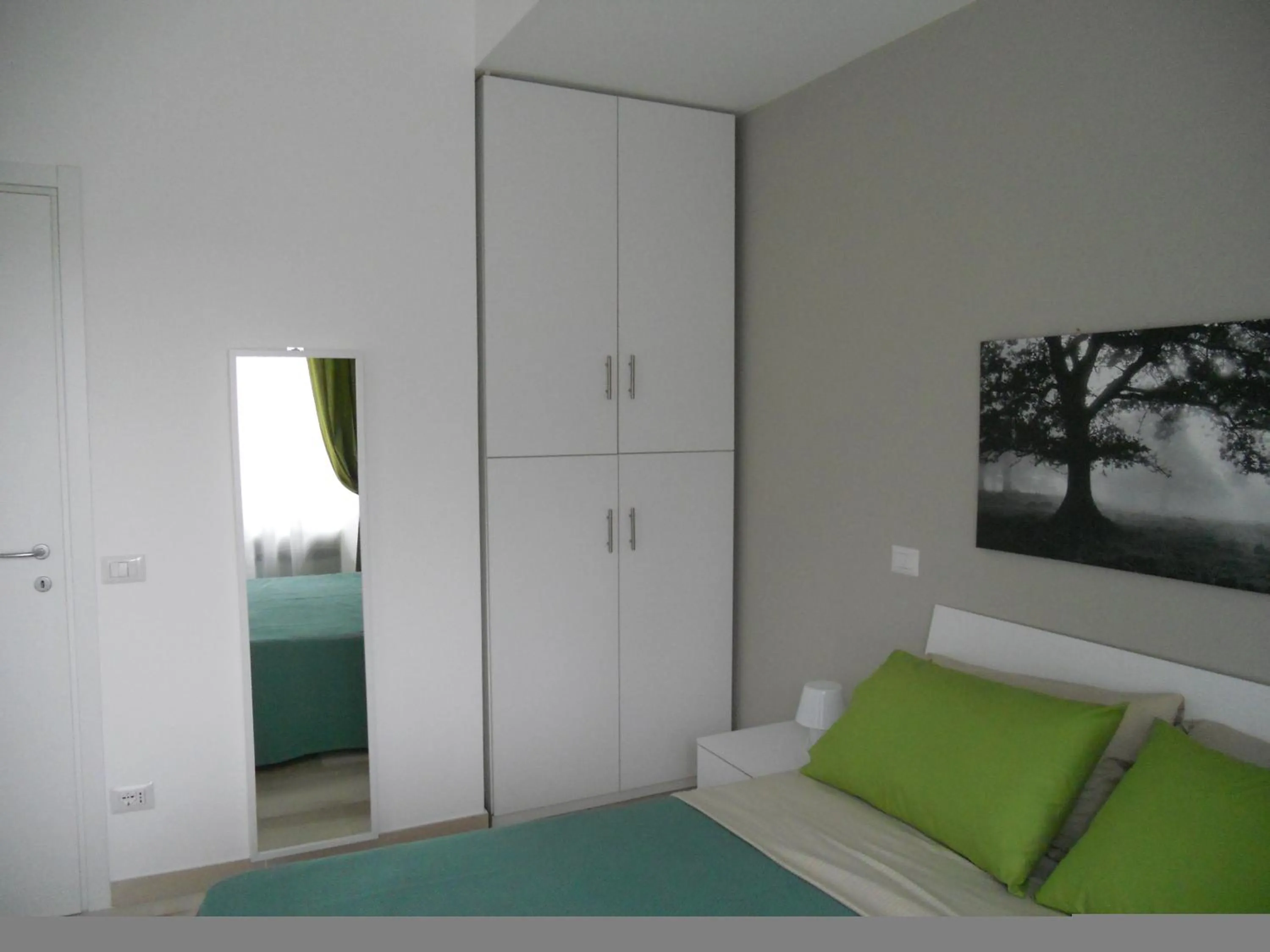 Photo of the whole room, Bed in Saint Peter's House