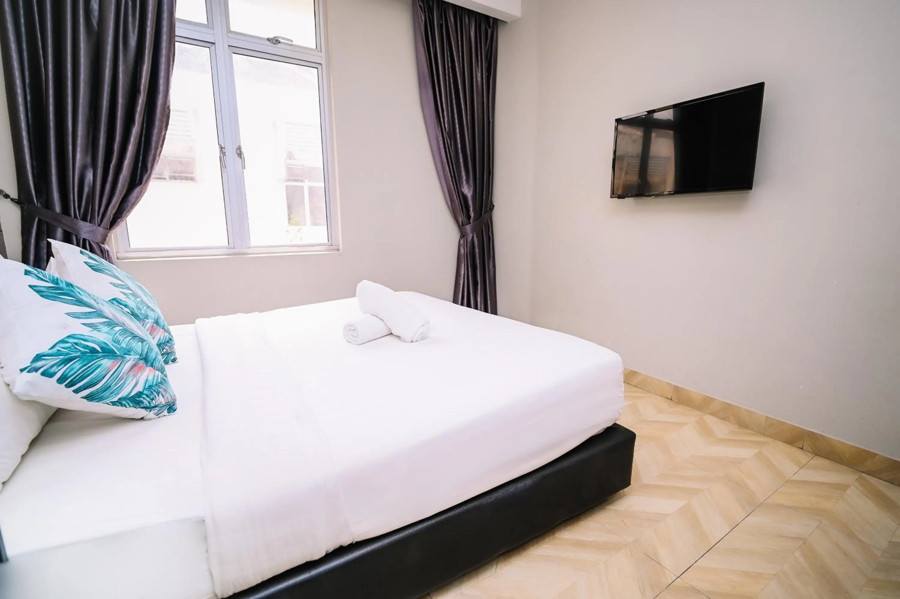 Swing & Pillows - TAR UMT Setapak