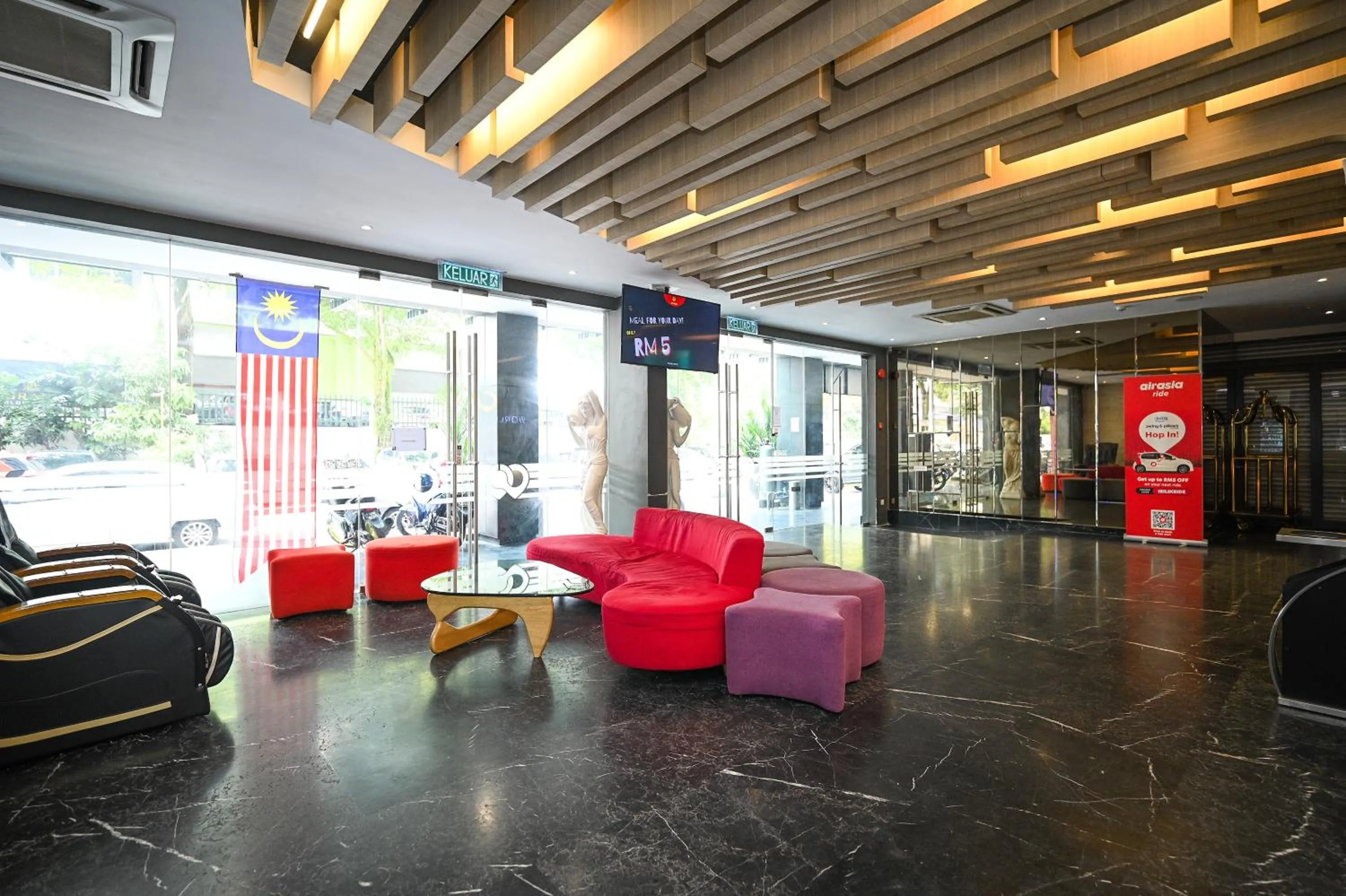 Swing & Pillows - TAR UMT Setapak