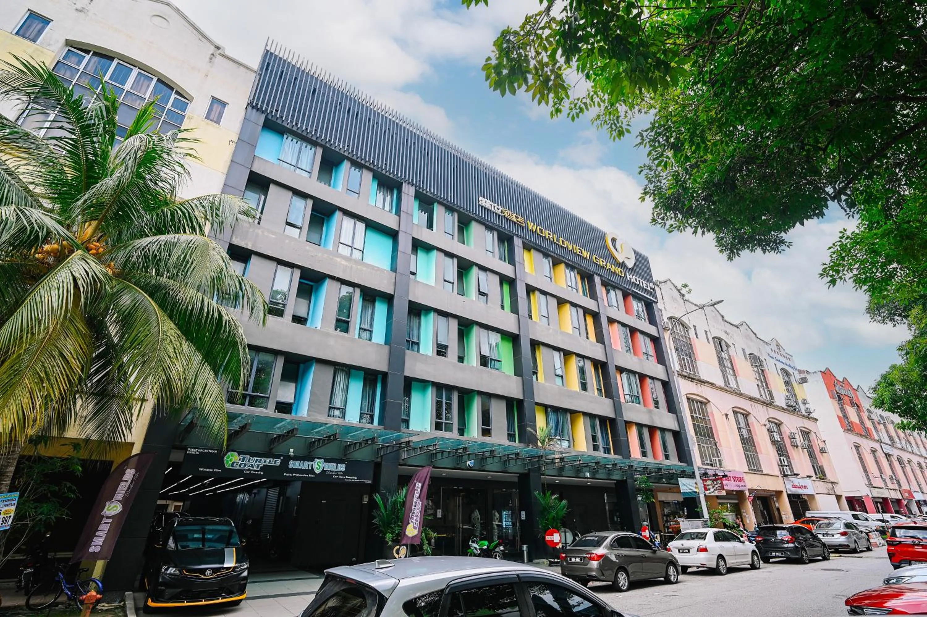 Swing & Pillows - TAR UMT Setapak