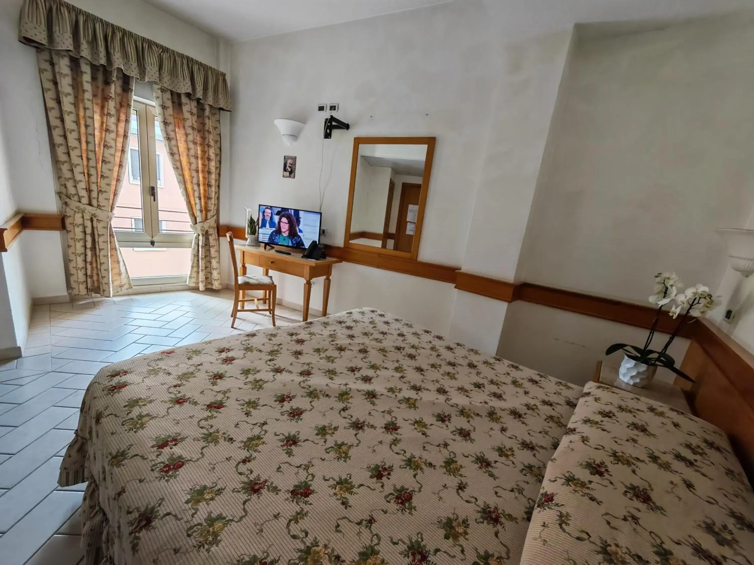 Large Double or Twin Room - single occupancy in Hotel Pace Large Double or Twin Room - single occupancy in Hotel Pace