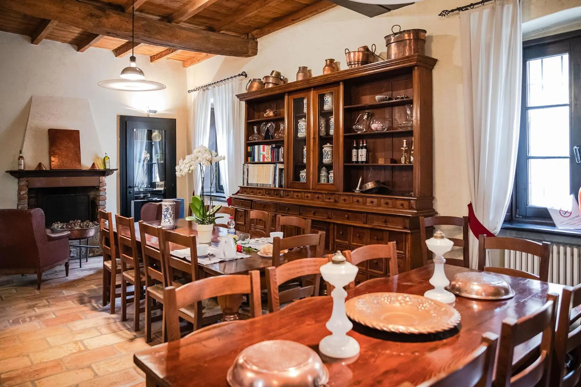 Communal lounge/ TV room in La Locanda di Sant'Anna