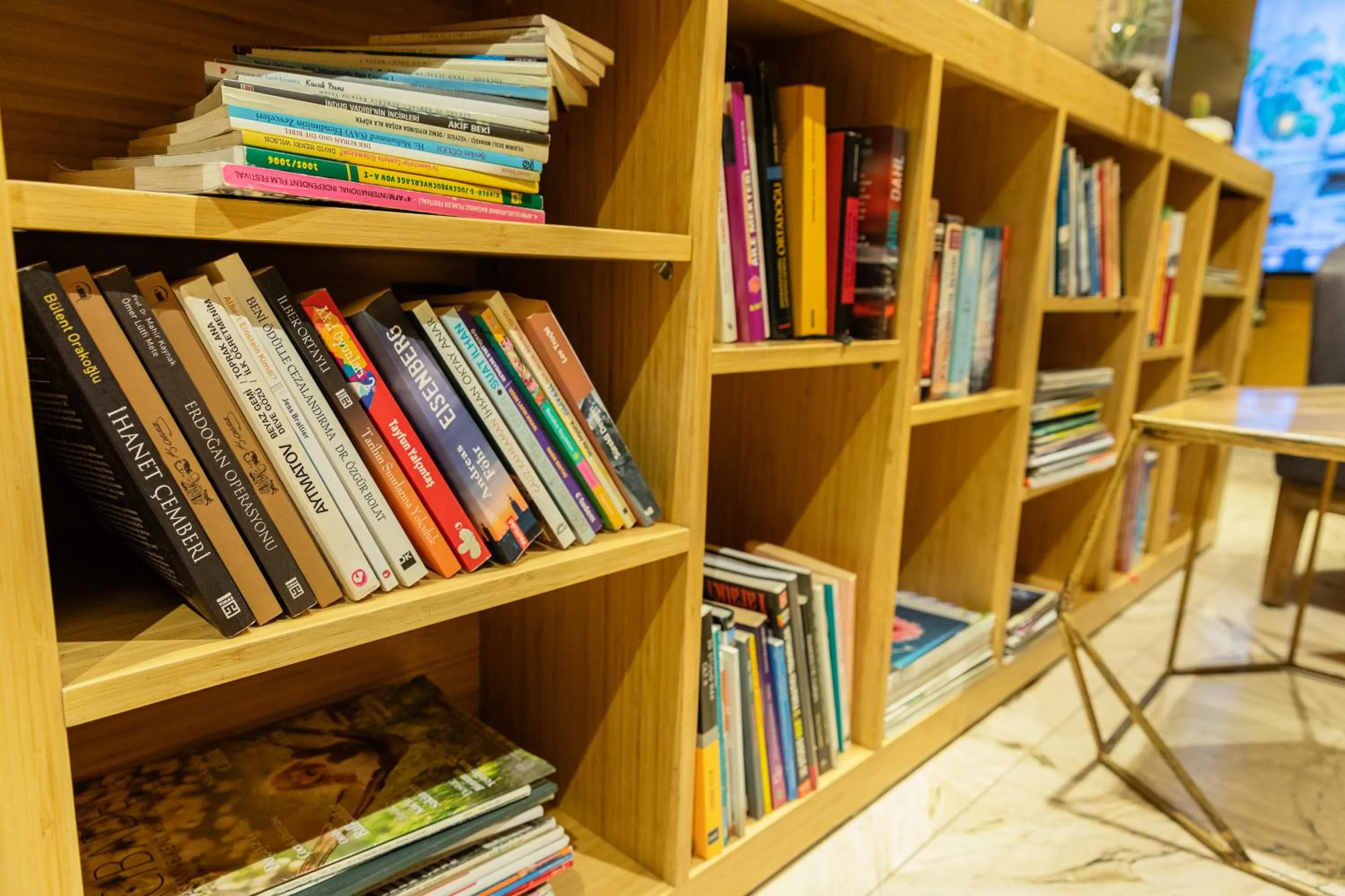Library in Ayramin Deluxe Hotel Taksim