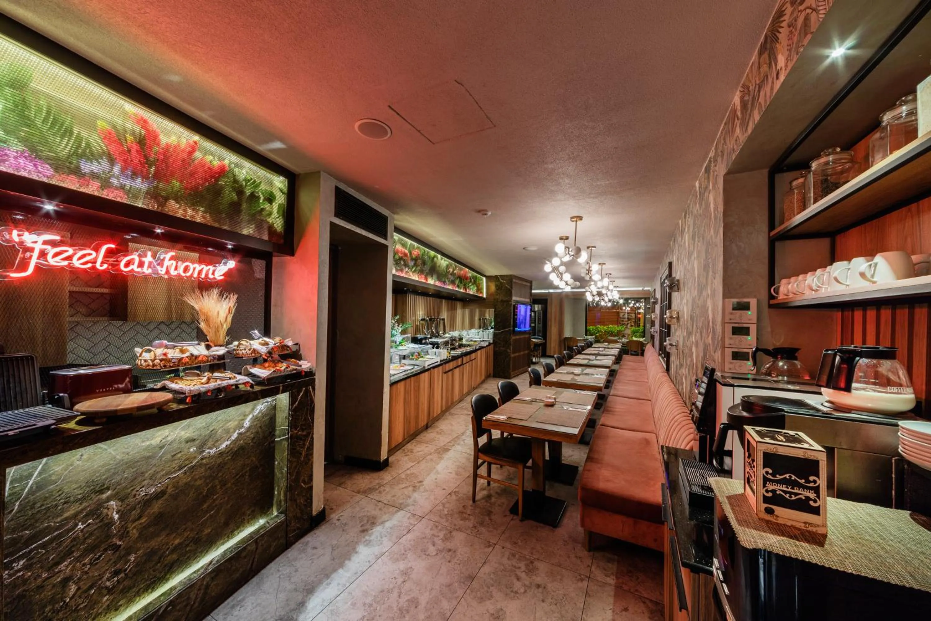 Restaurant/places to eat in Ayramin Deluxe Hotel Taksim