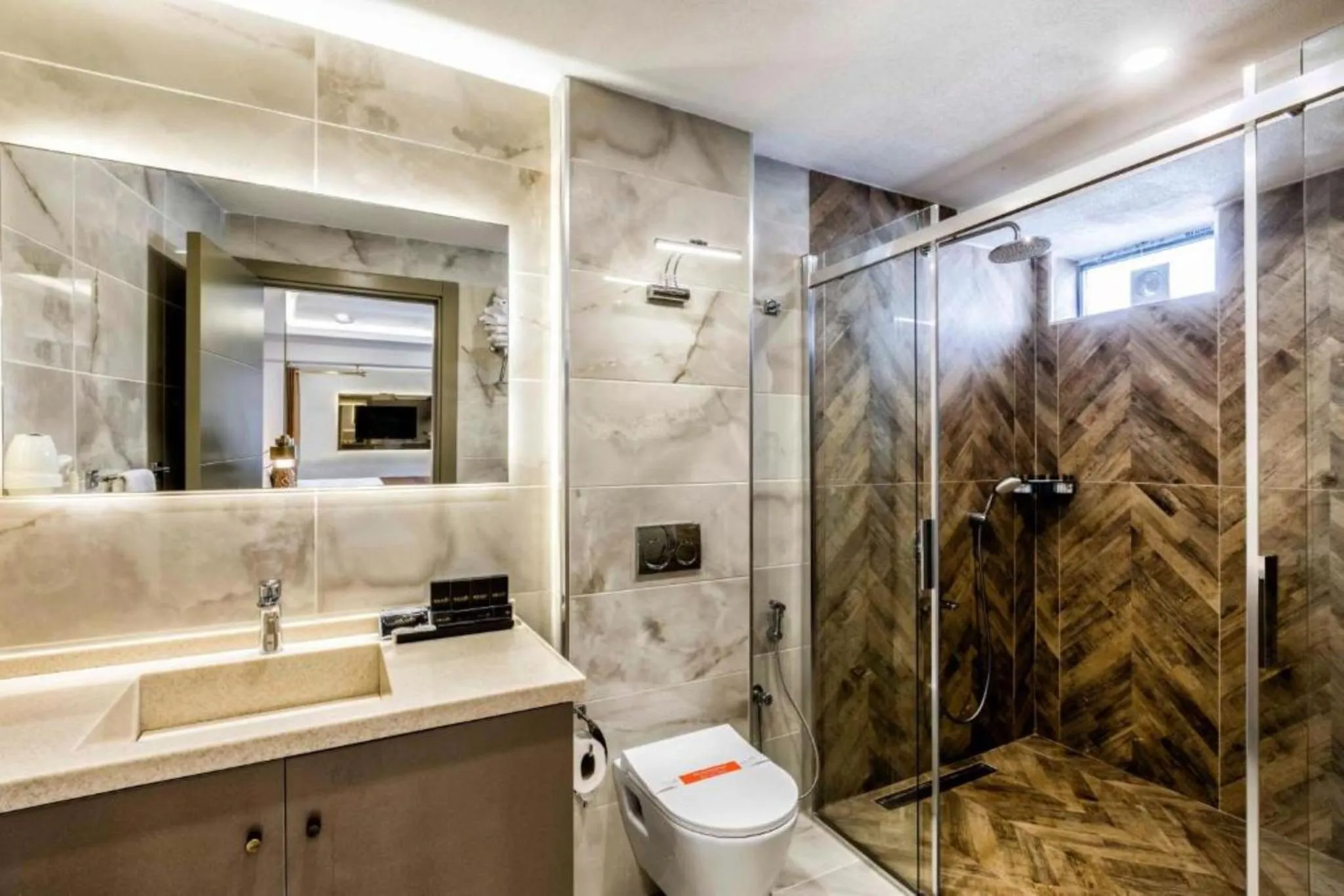 Shower in Ayramin Deluxe Hotel Taksim