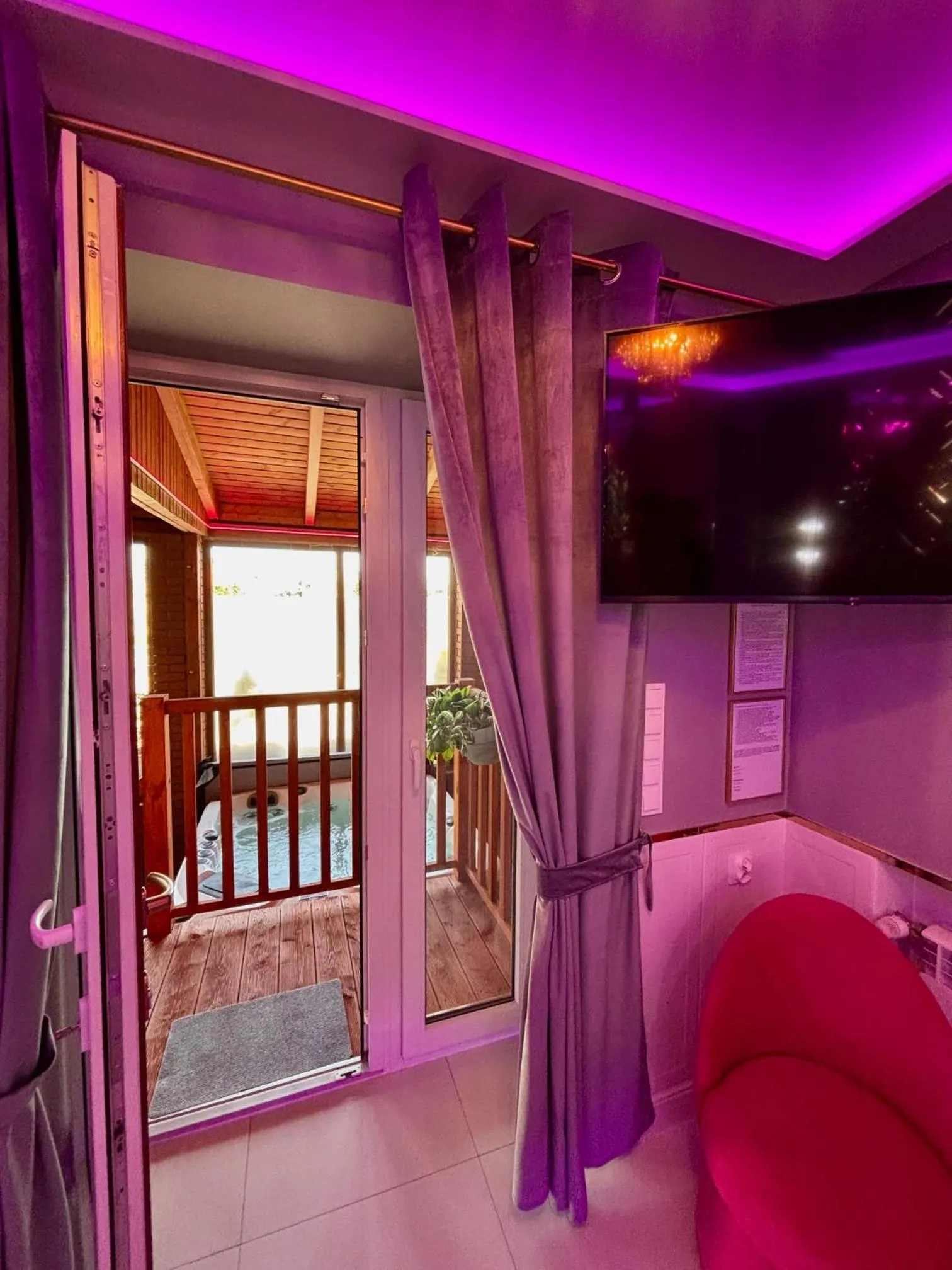 Hot Tub, Bed in Apartament "Love Heaven" Jacuzzi SPA z dużą wanną z hydromasażem dla Dwojga