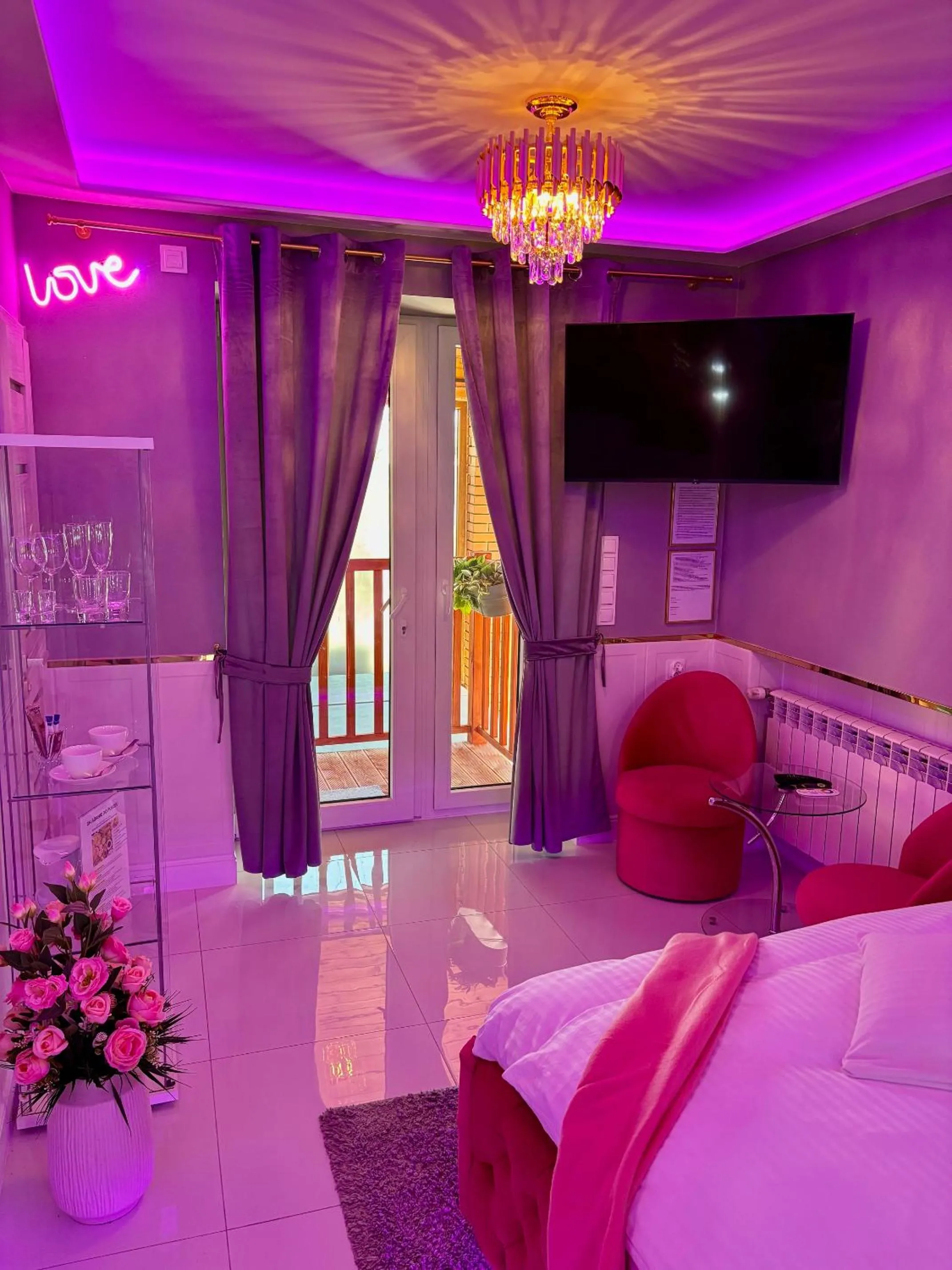 Bed in Apartament "Love Heaven" Jacuzzi SPA z dużą wanną z hydromasażem dla Dwojga