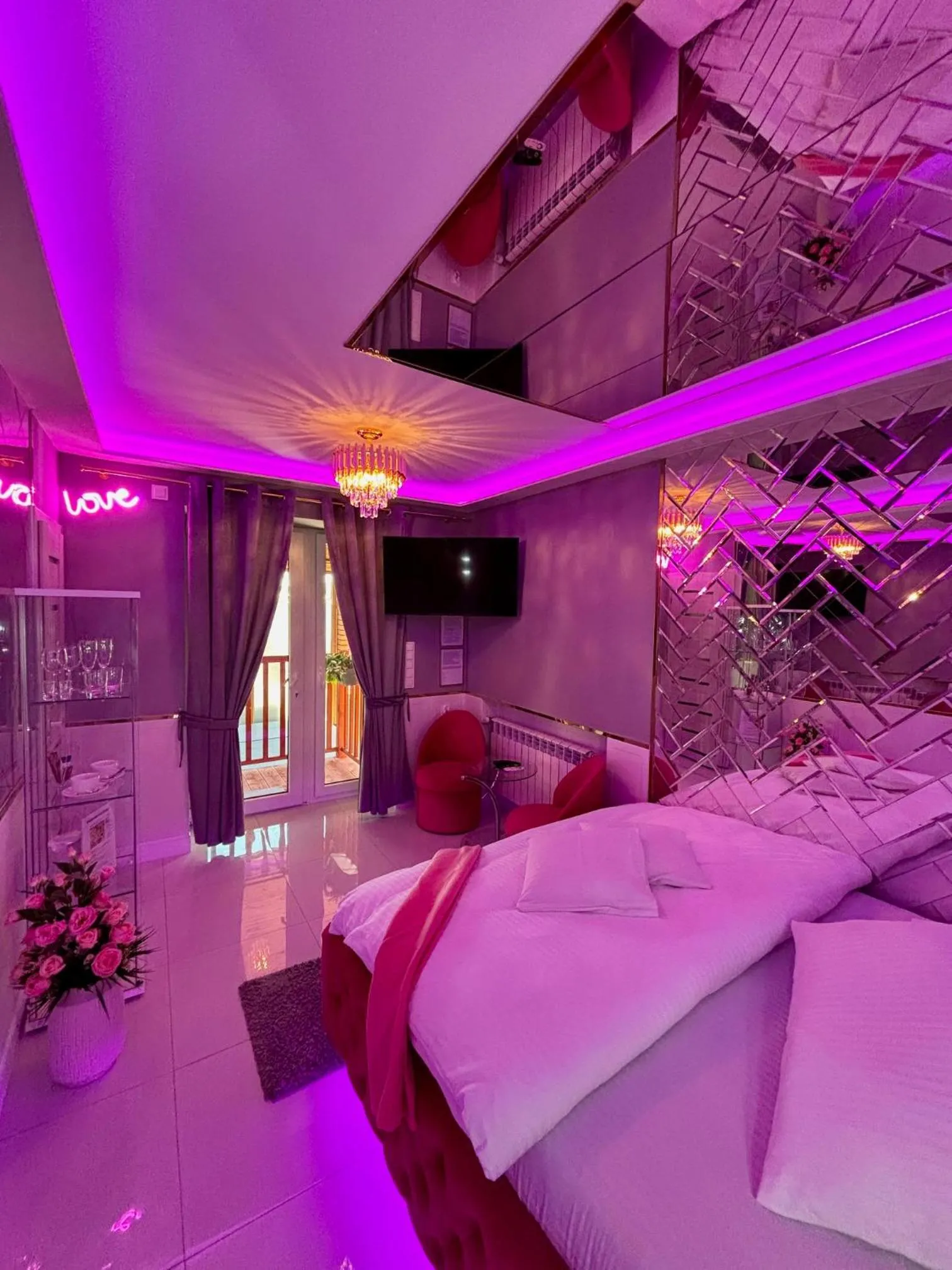 Bed in Apartament "Love Heaven" Jacuzzi SPA z dużą wanną z hydromasażem dla Dwojga
