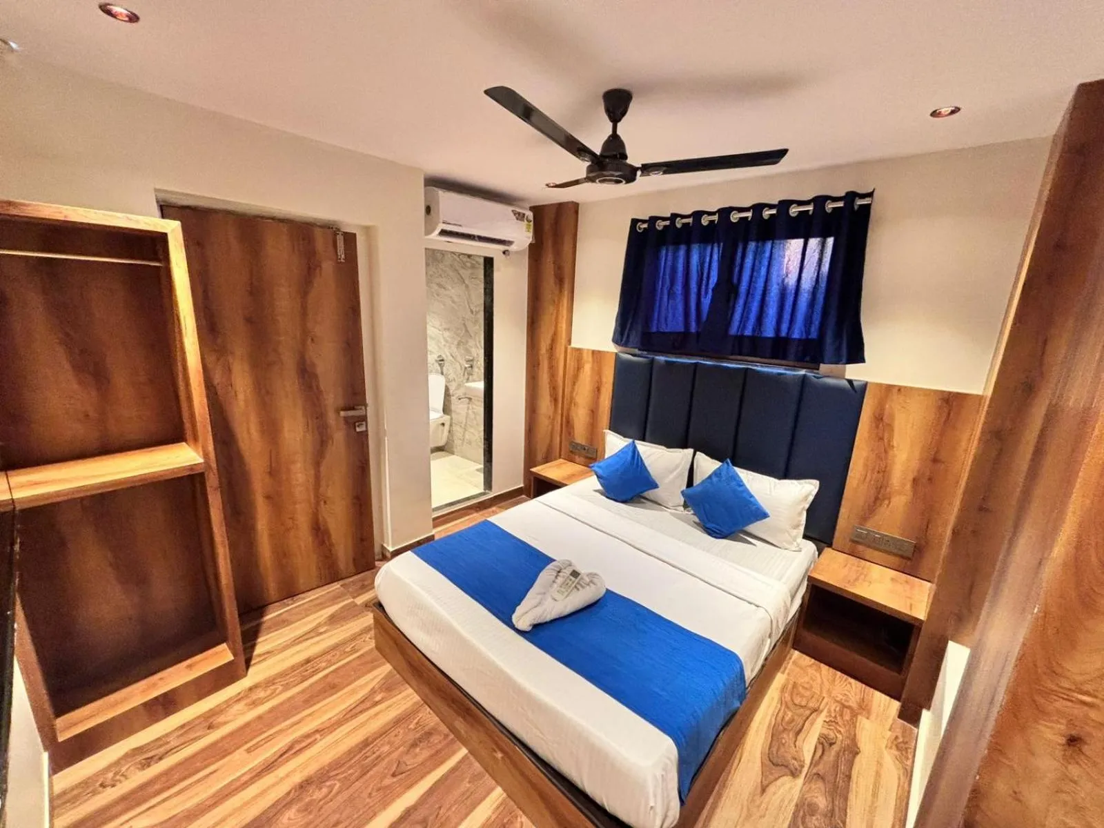 Hotel Lavish Park