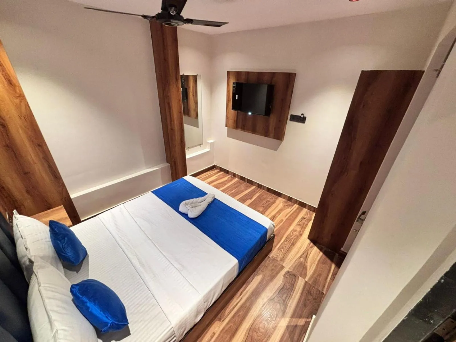 Hotel Lavish Park