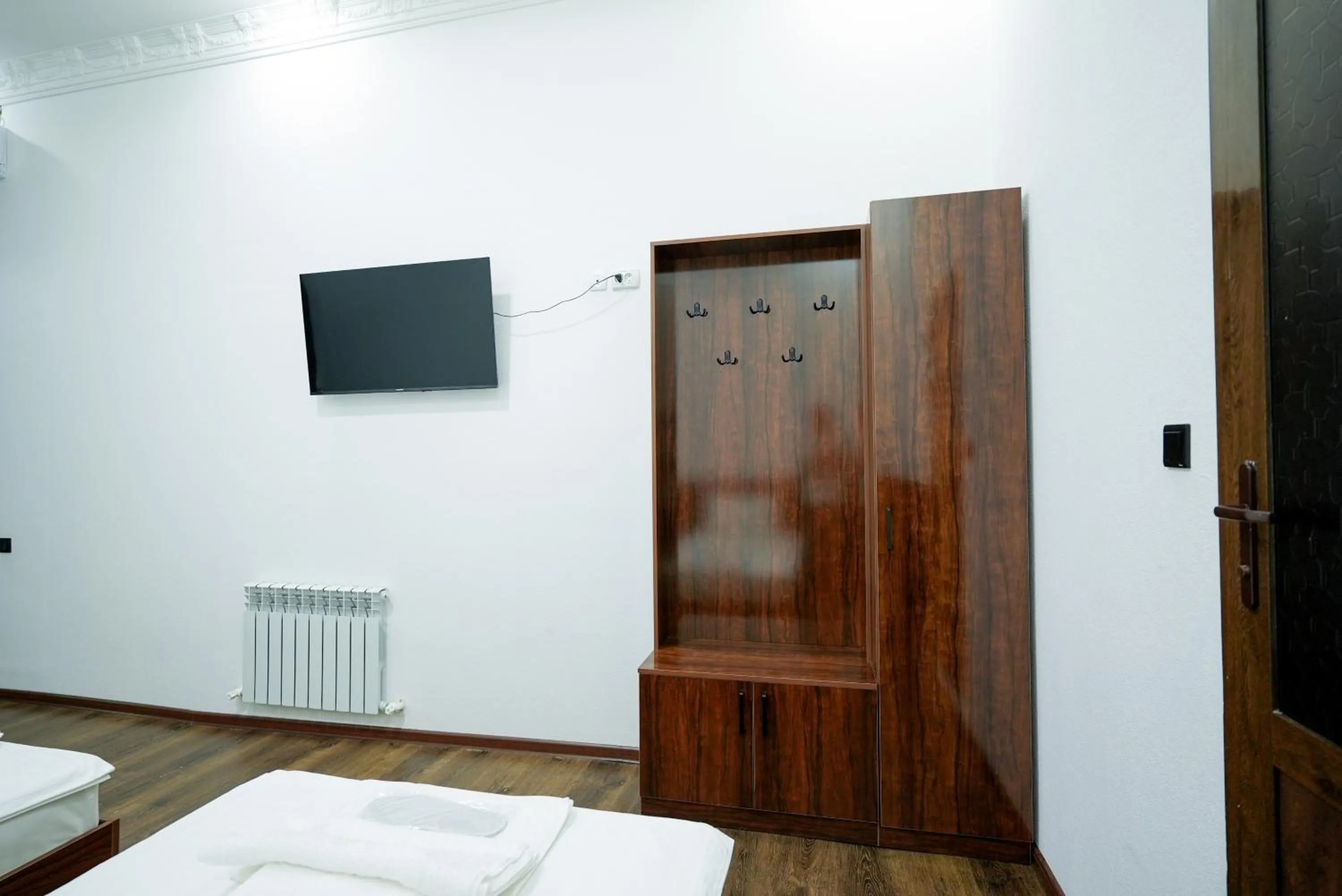 wardrobe, Bed in Chehran Hotel