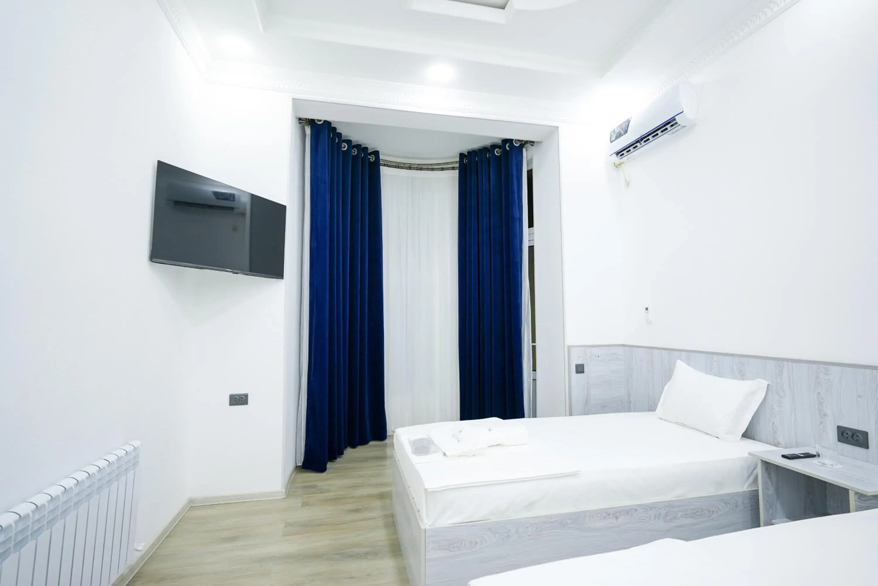 Photo of the whole room, Bed in Chehran Hotel Photo of the whole room, Bed in Chehran Hotel