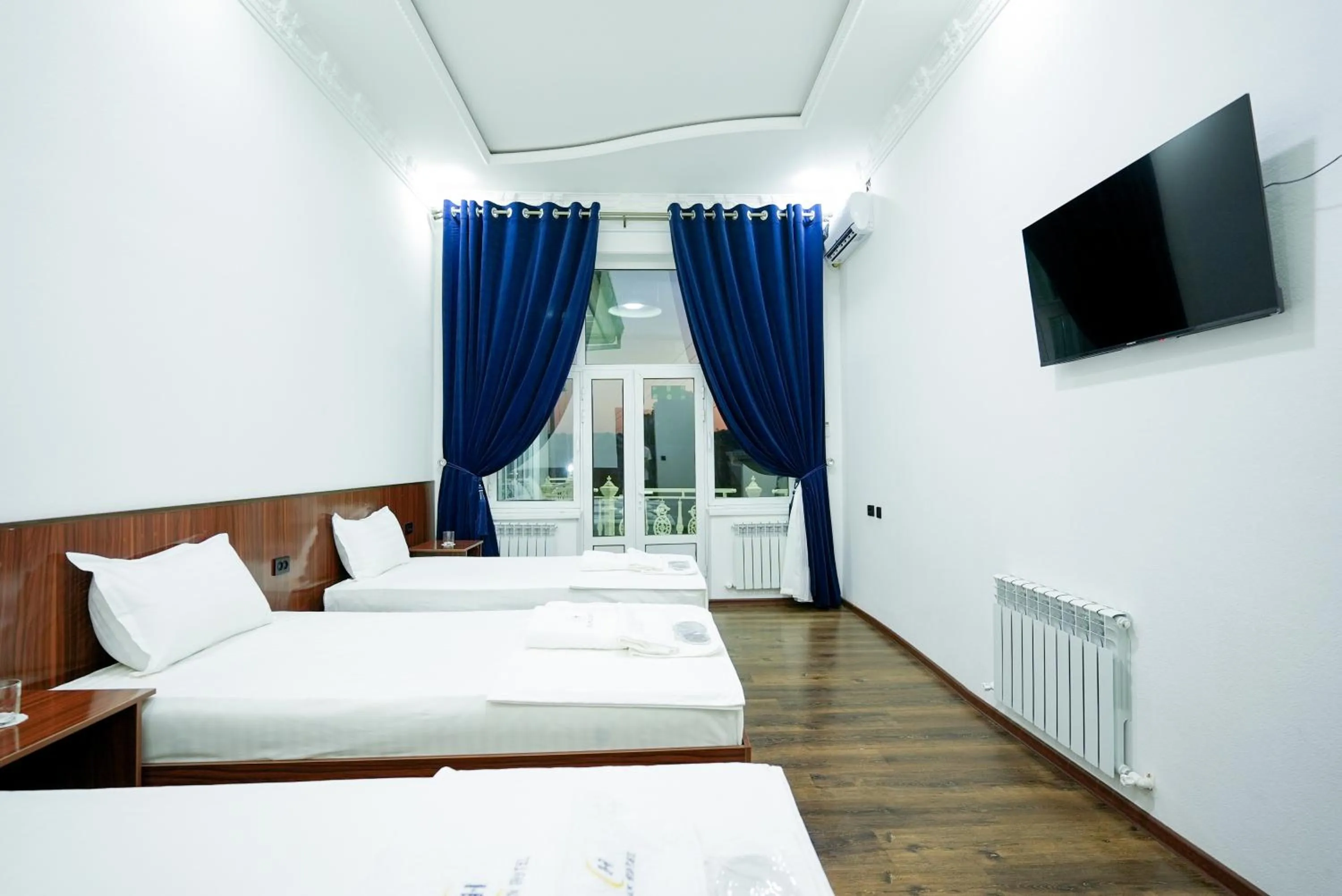 Photo of the whole room, Bed in Chehran Hotel