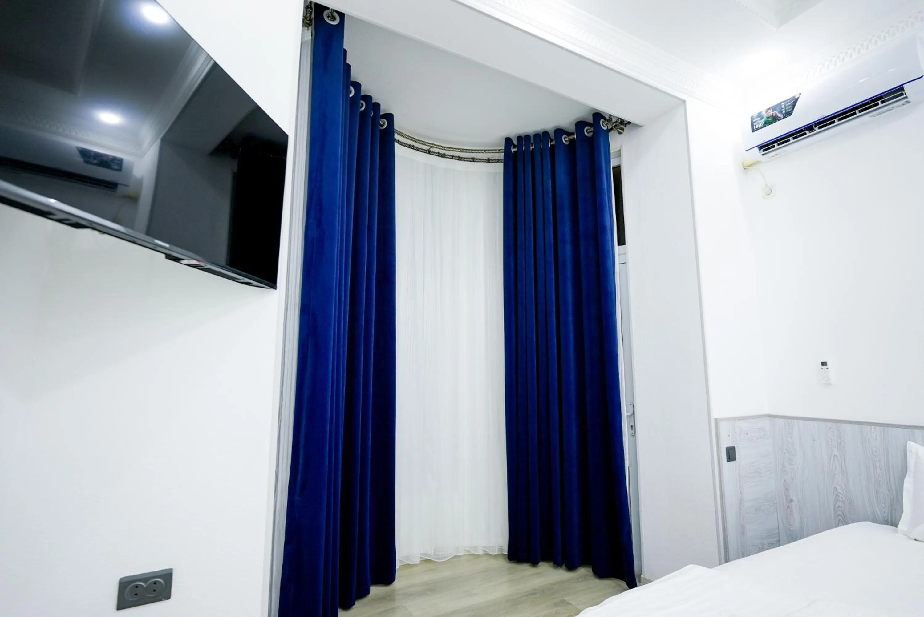 Photo of the whole room, Bed in Chehran Hotel