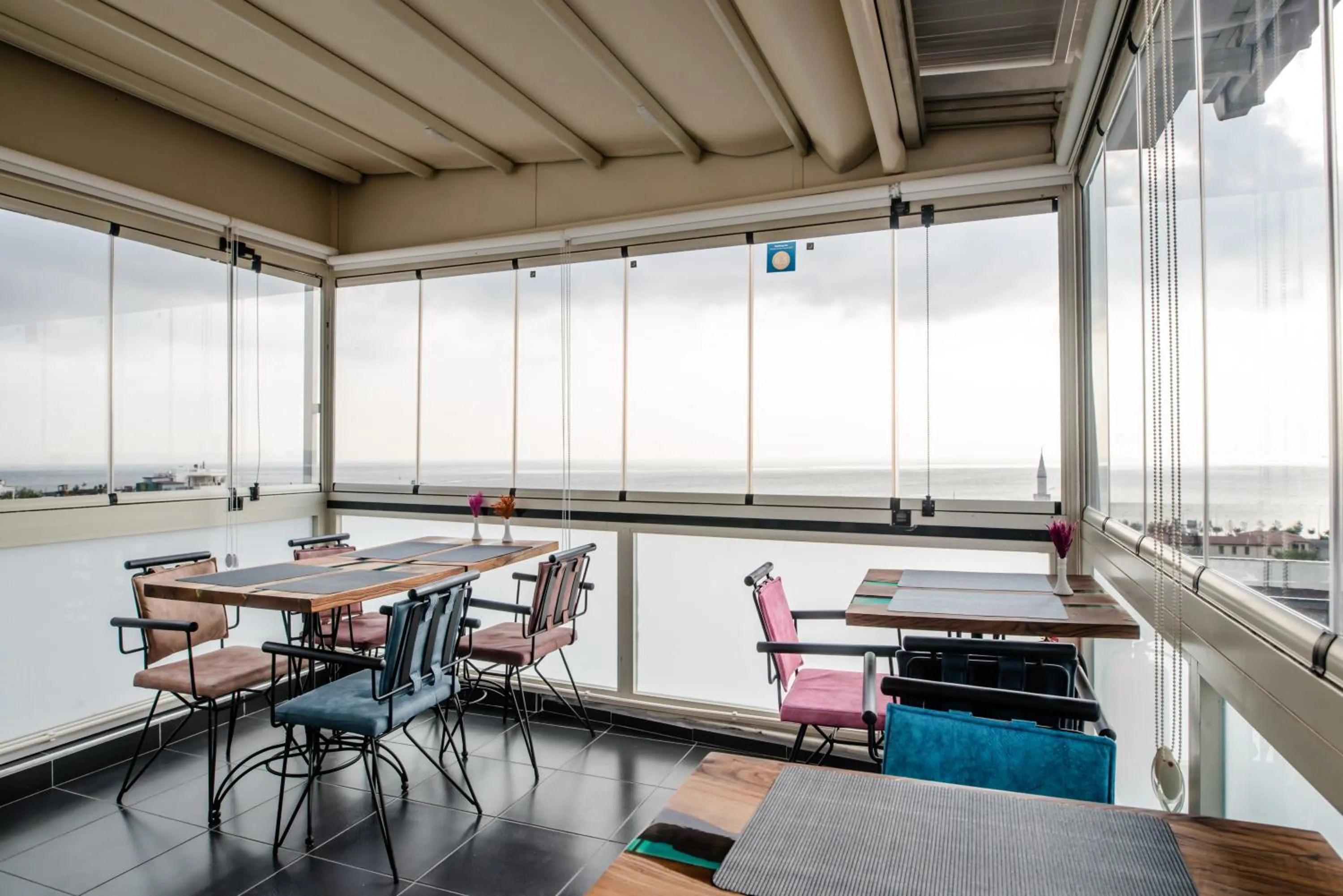 Nightclub / DJ in Camelot Apartment