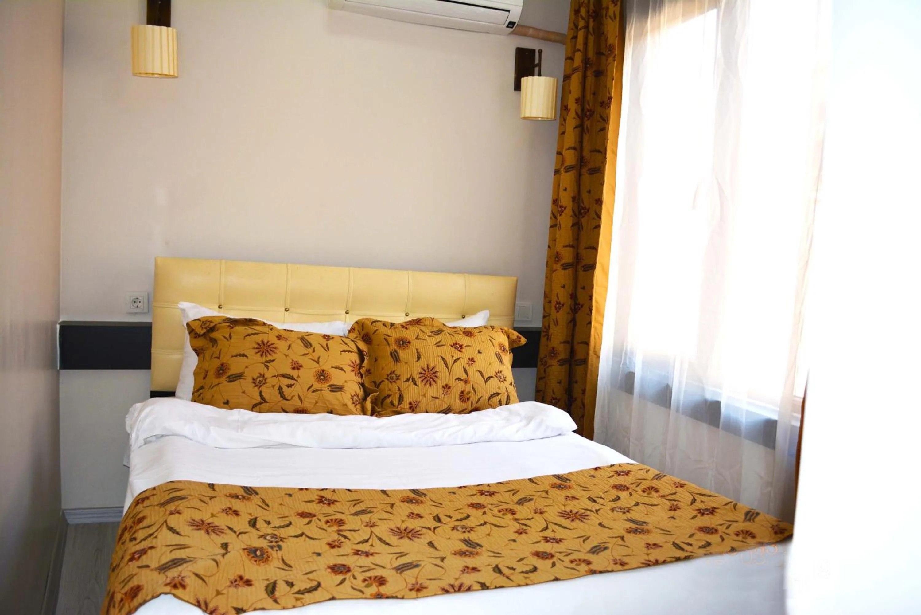 Massage in Camelot Apartment