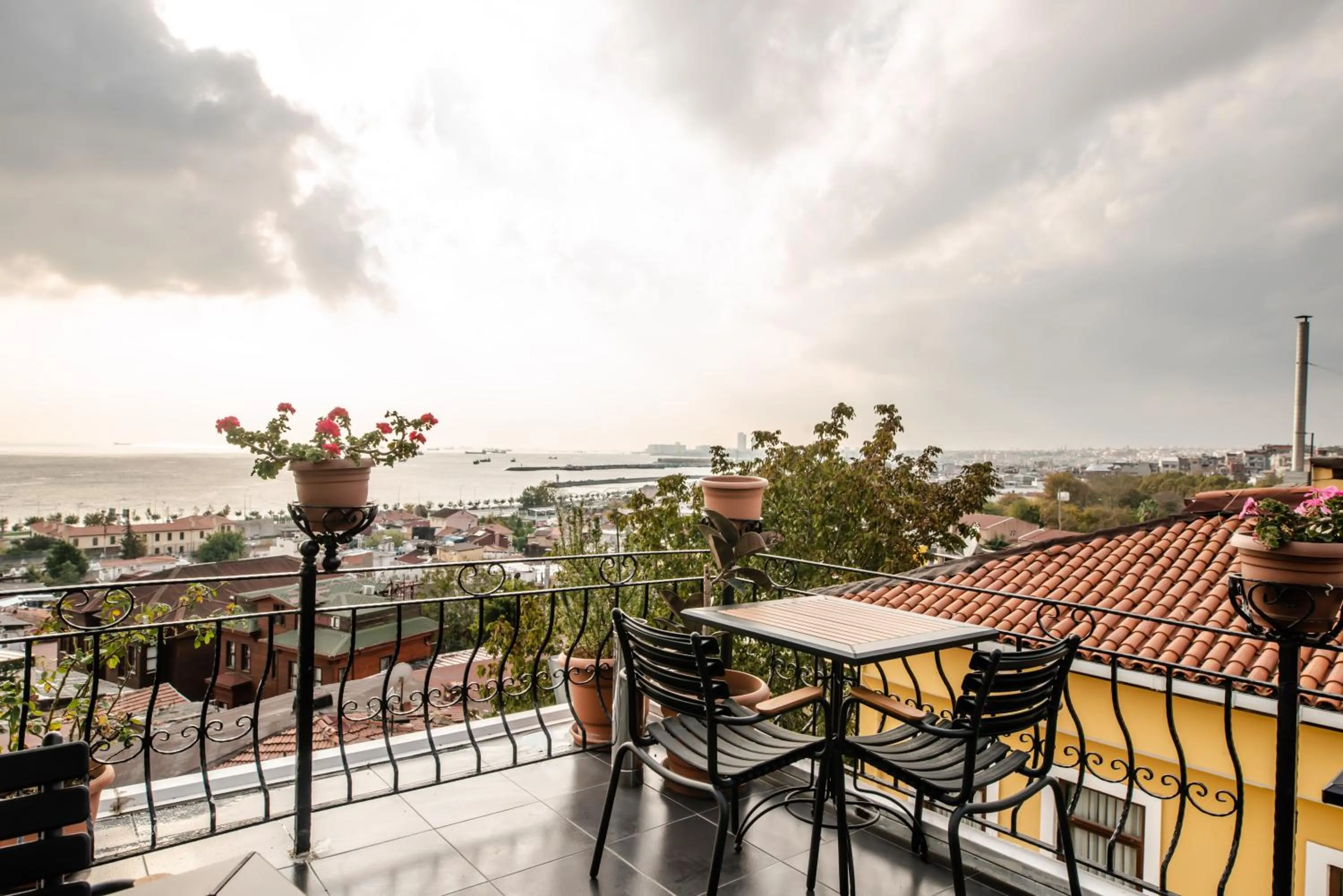 Balcony/Terrace in Camelot Apartment