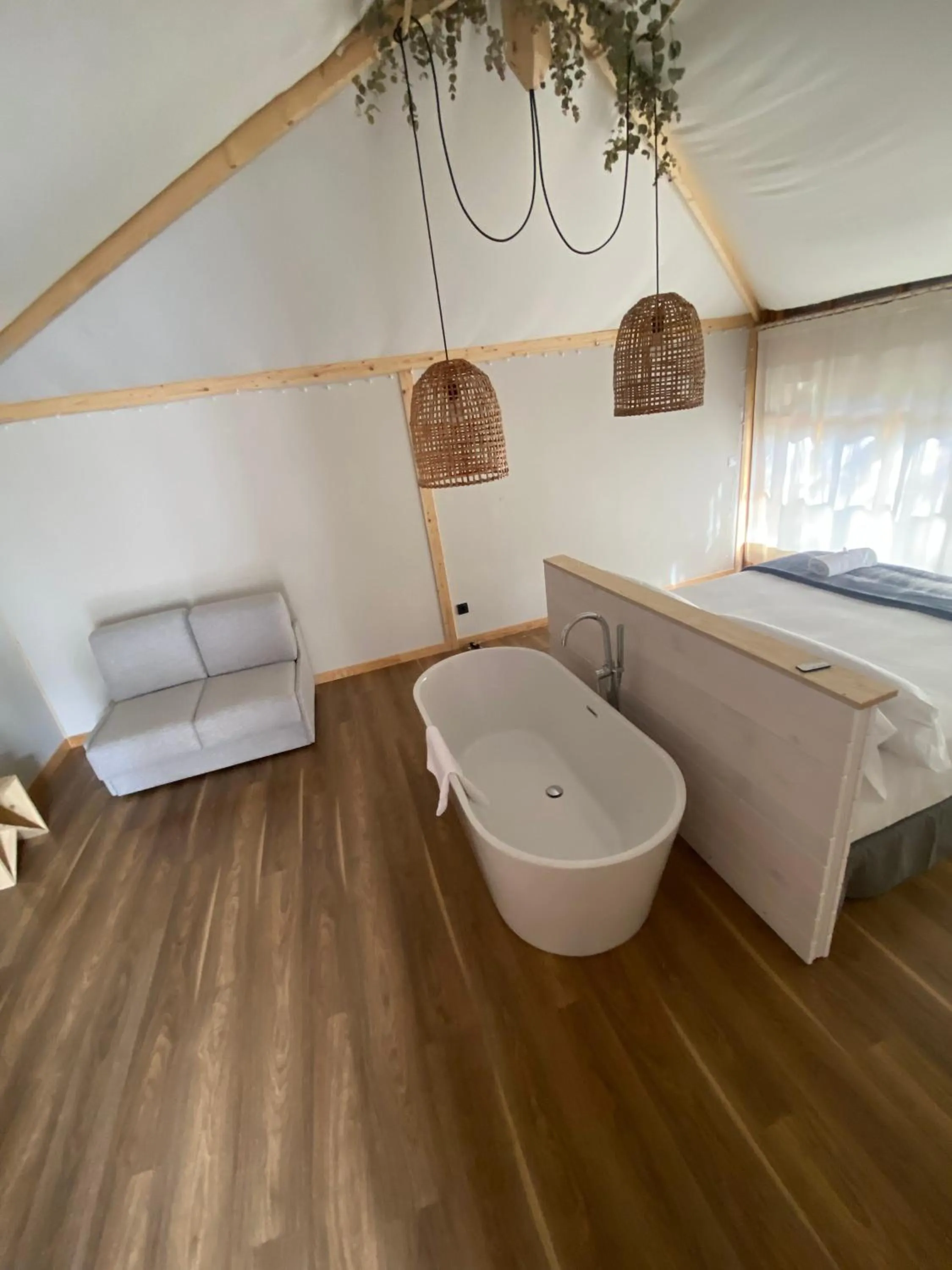 Photo of the whole room, Bed in Albergue Jakue