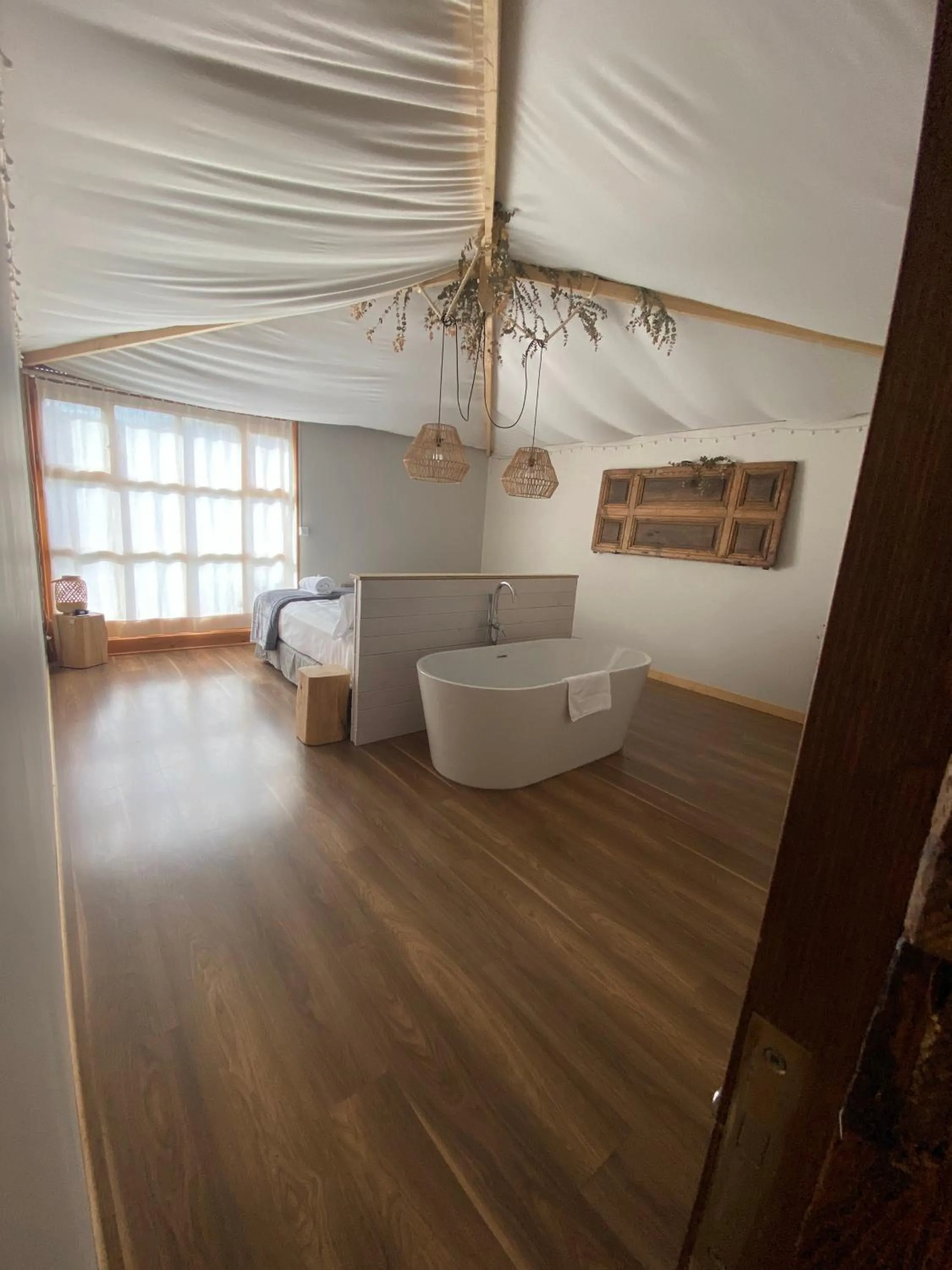 Photo of the whole room in Albergue Jakue