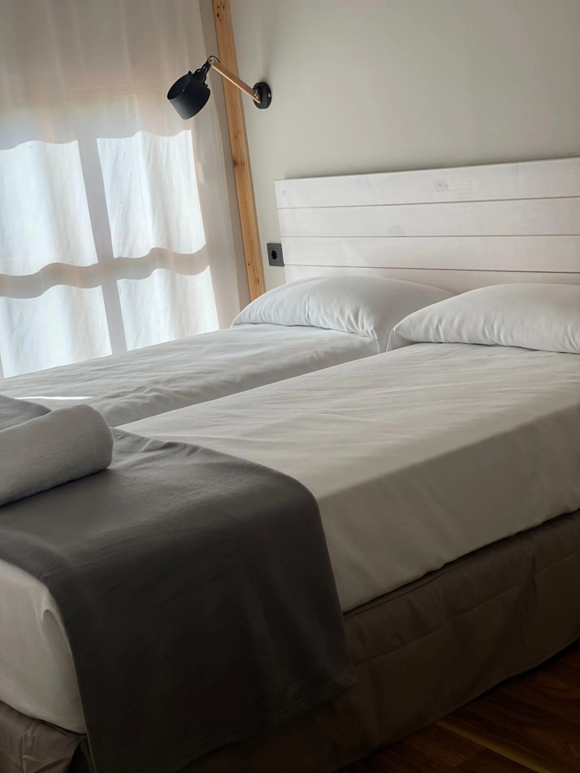 Photo of the whole room, Bed in Albergue Jakue