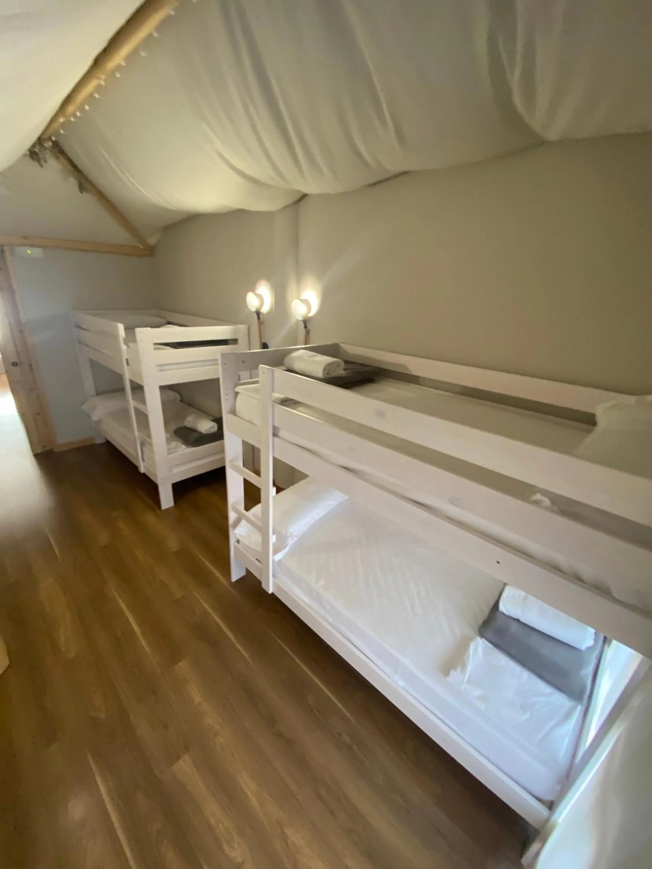 Photo of the whole room, Bed in Albergue Jakue