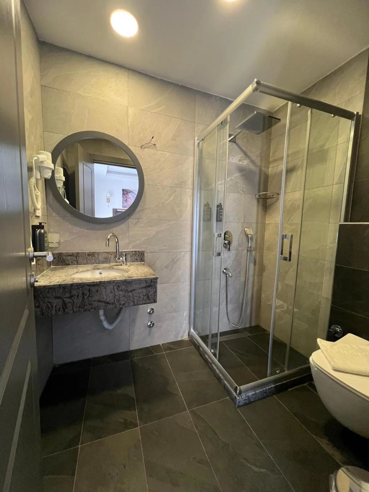 Shower in Violin Hotel Sultanahmet