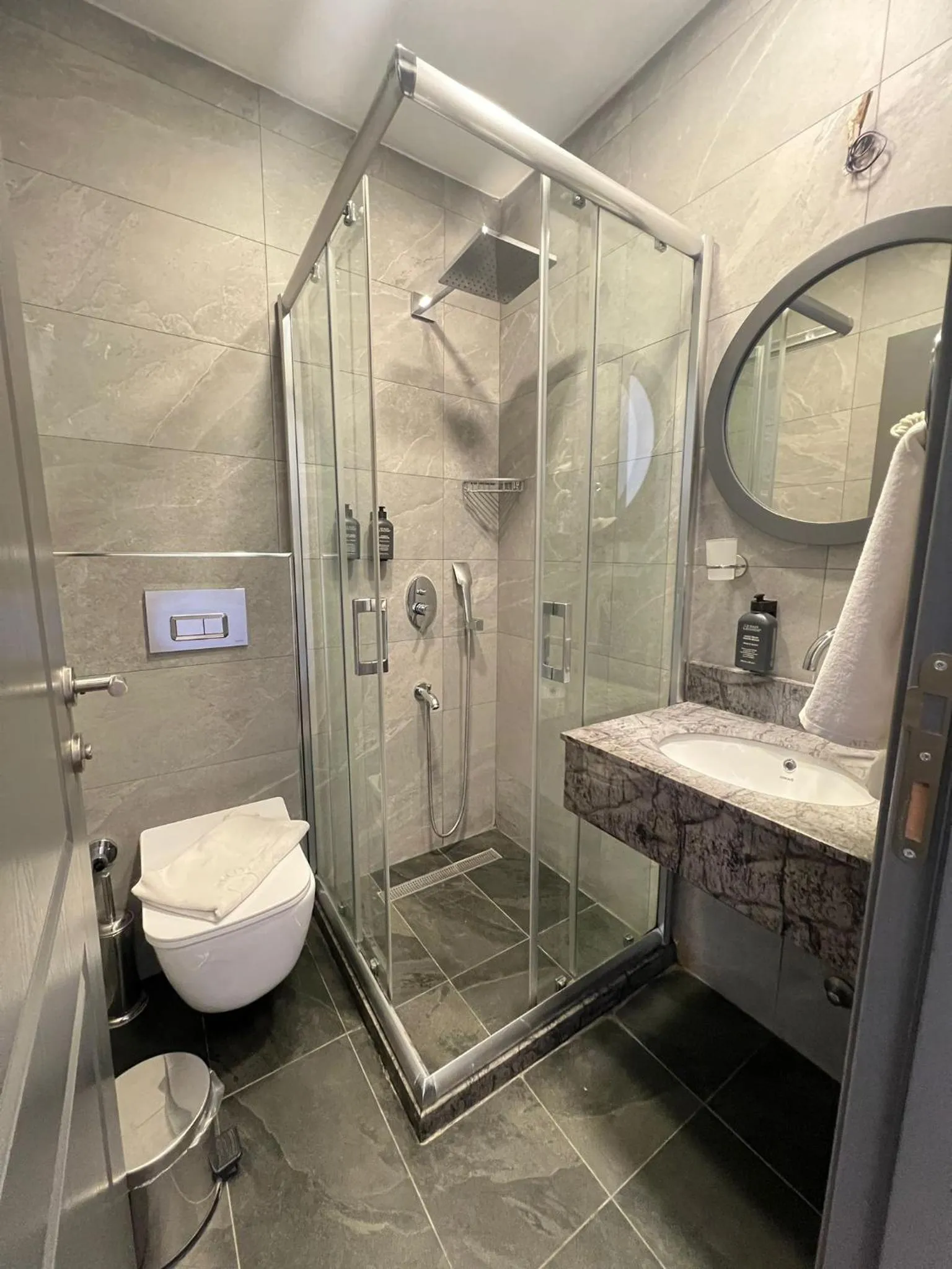 Shower in Violin Hotel Sultanahmet