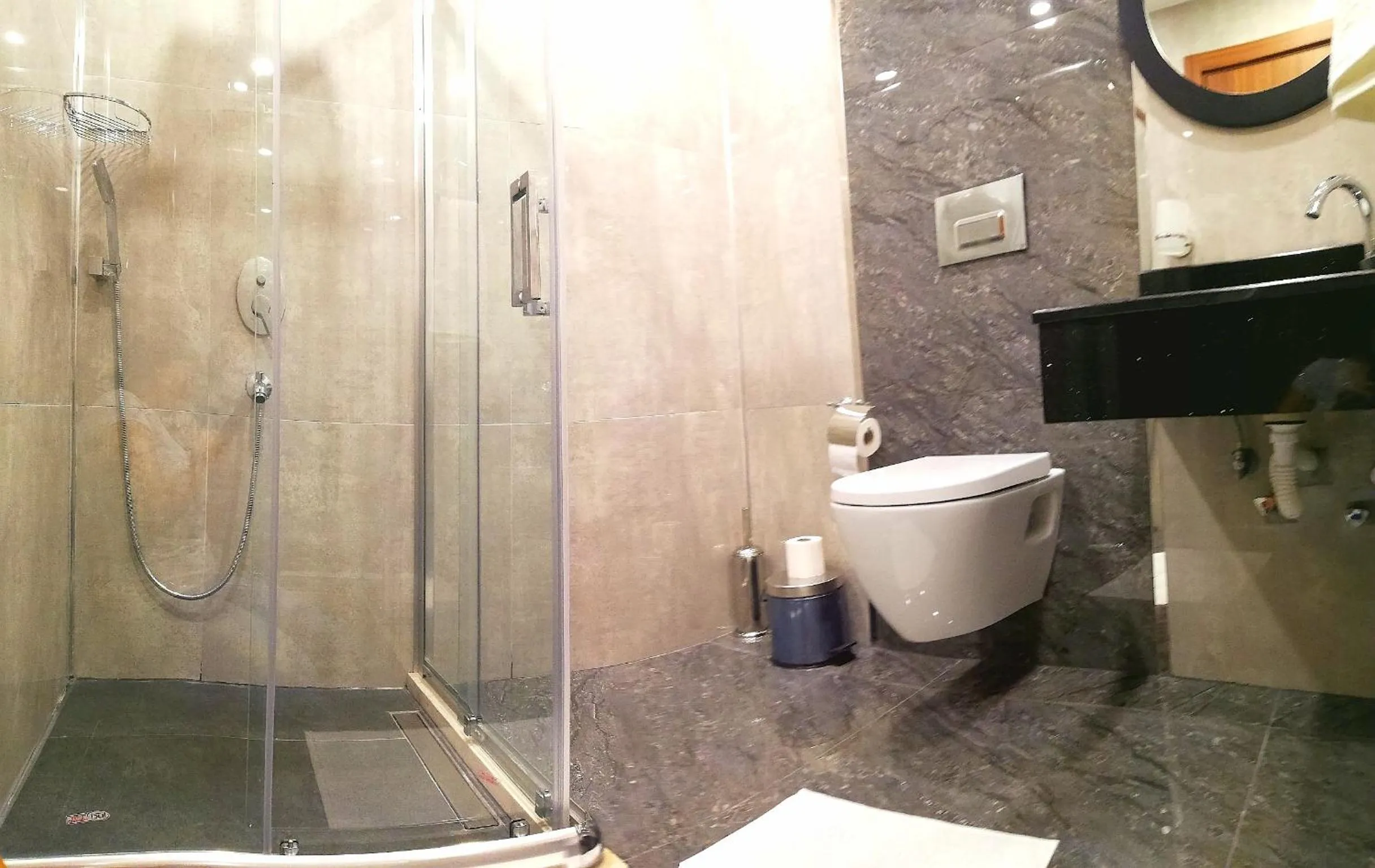 Shower in Violin Hotel Sultanahmet