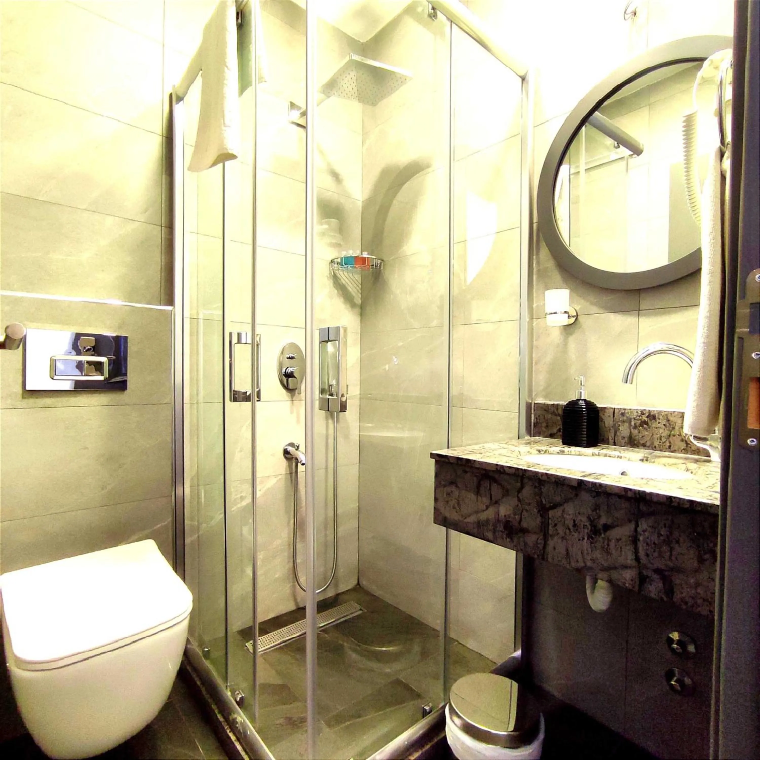 Toilet in Violin Hotel Sultanahmet