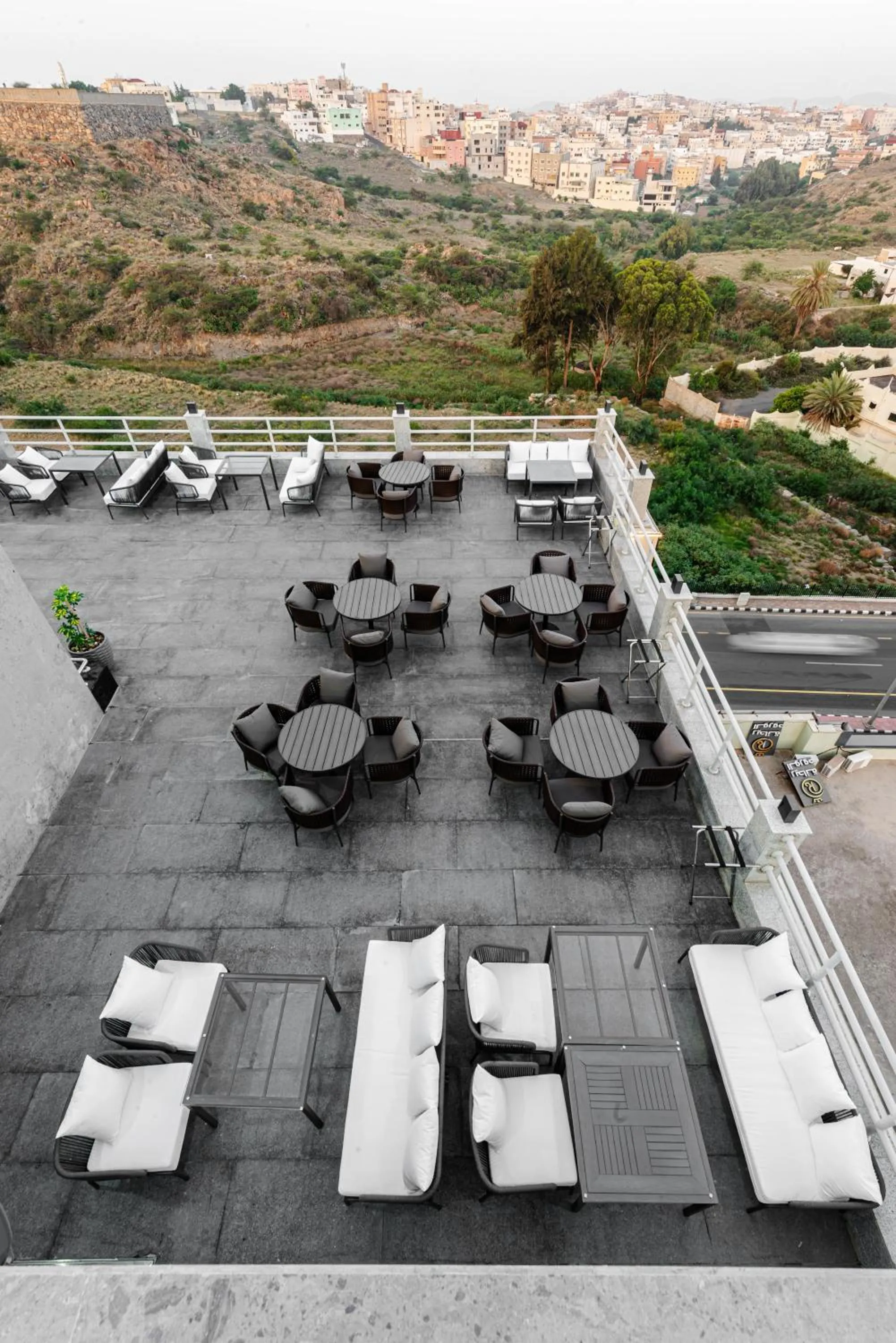 Restaurant/places to eat in Braira Abha Hotel