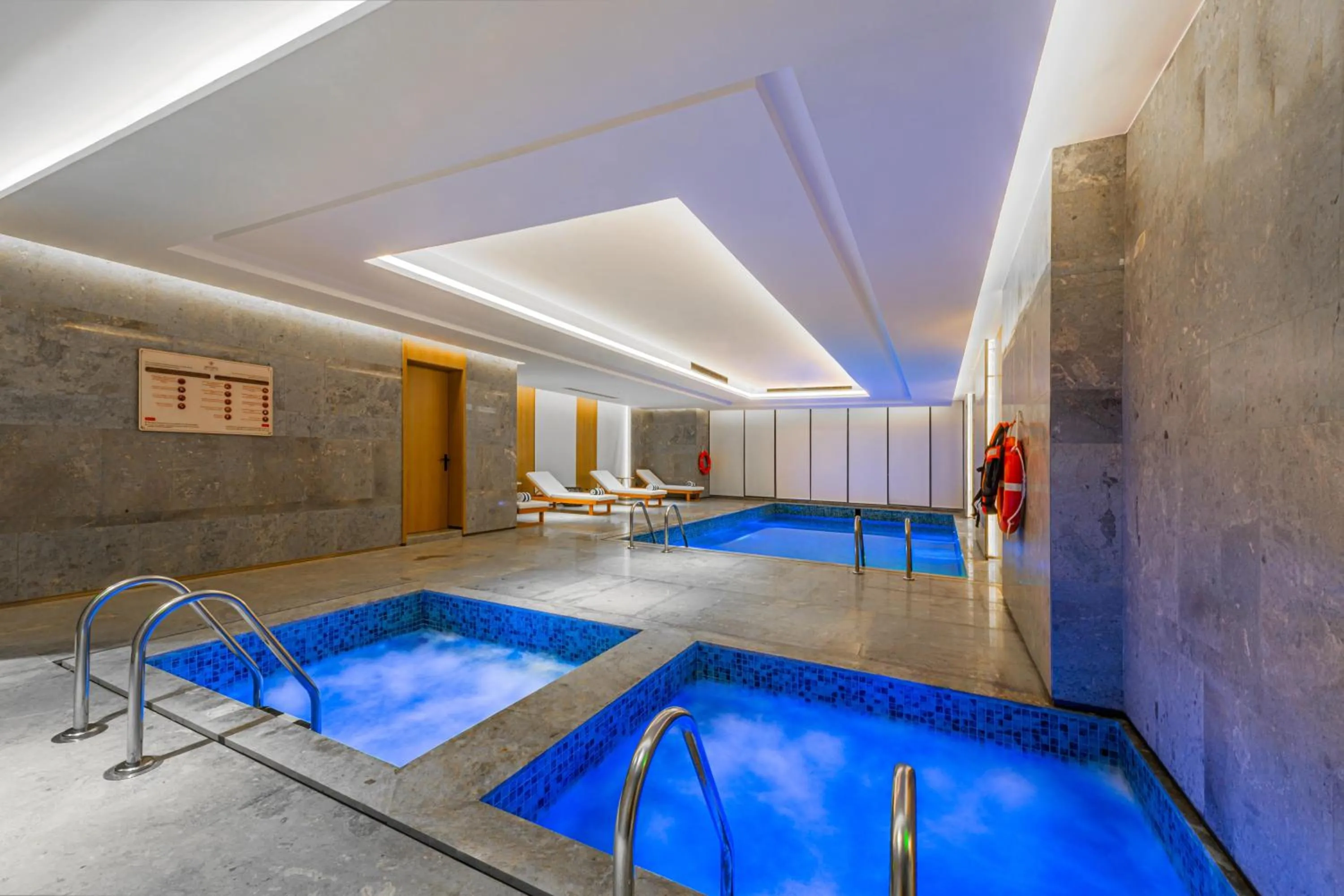 Swimming pool in Braira Abha Hotel
