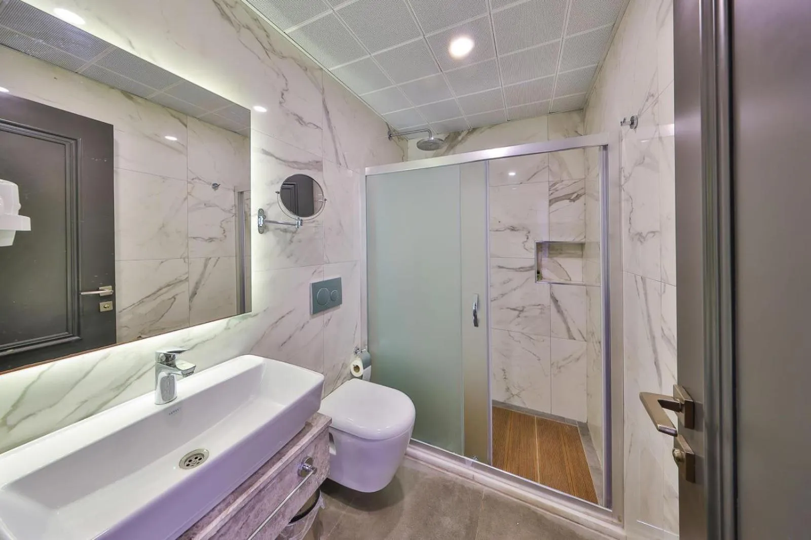 Shower in Brow City Kaş