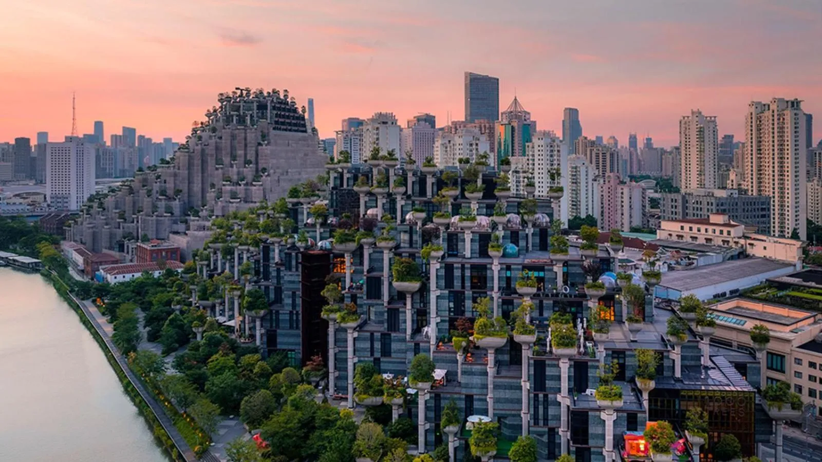 Entertainment in Moxy Shanghai Putuo