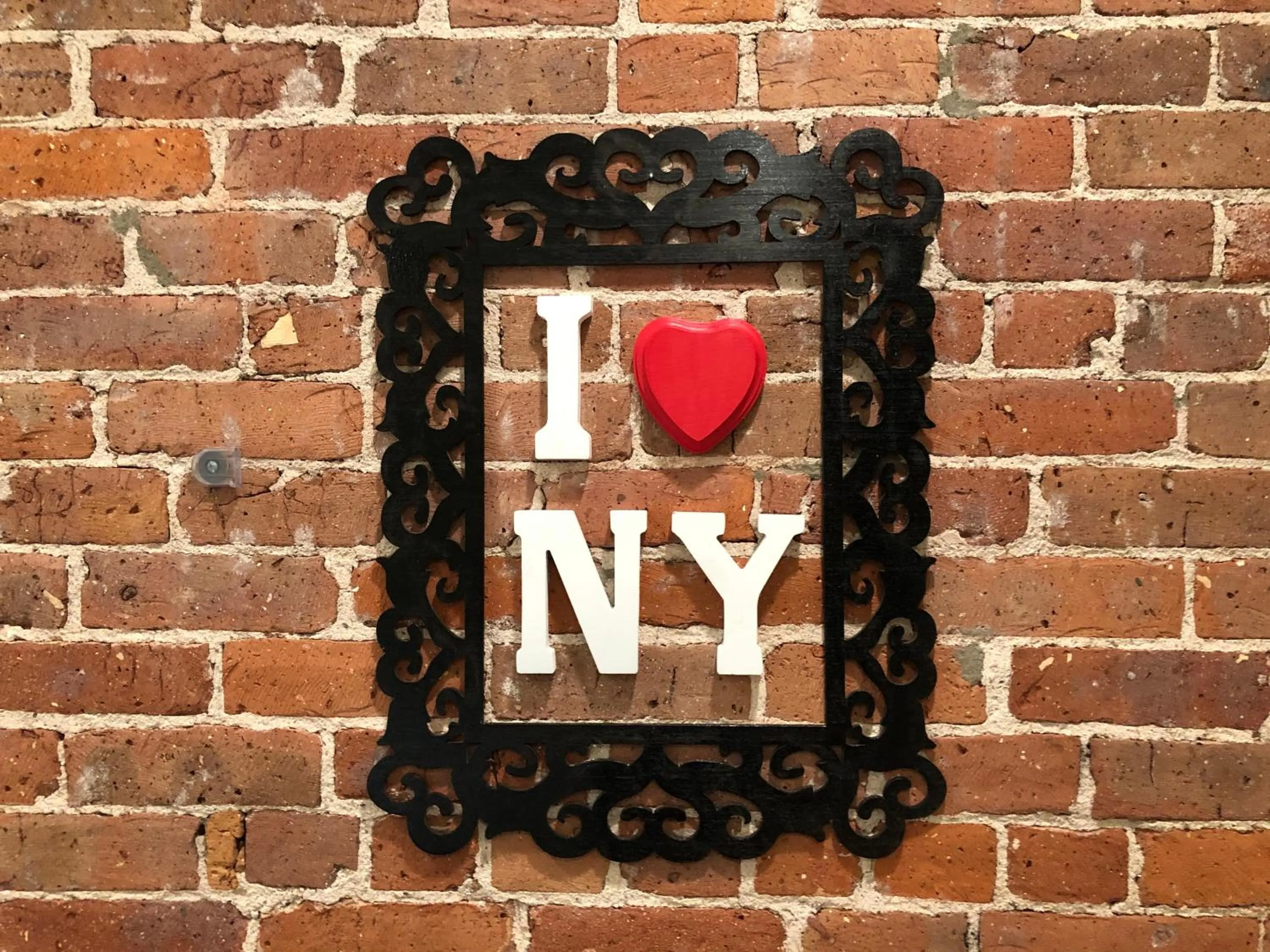 Text overlay in Studios Midtown Manhattan