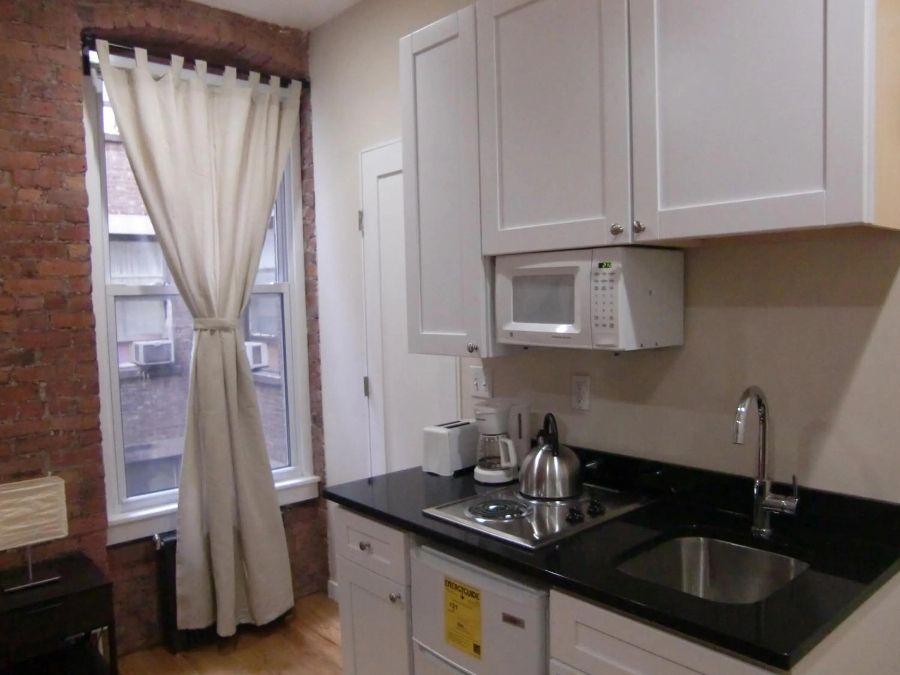 Kitchen or kitchenette in Studios Midtown Manhattan