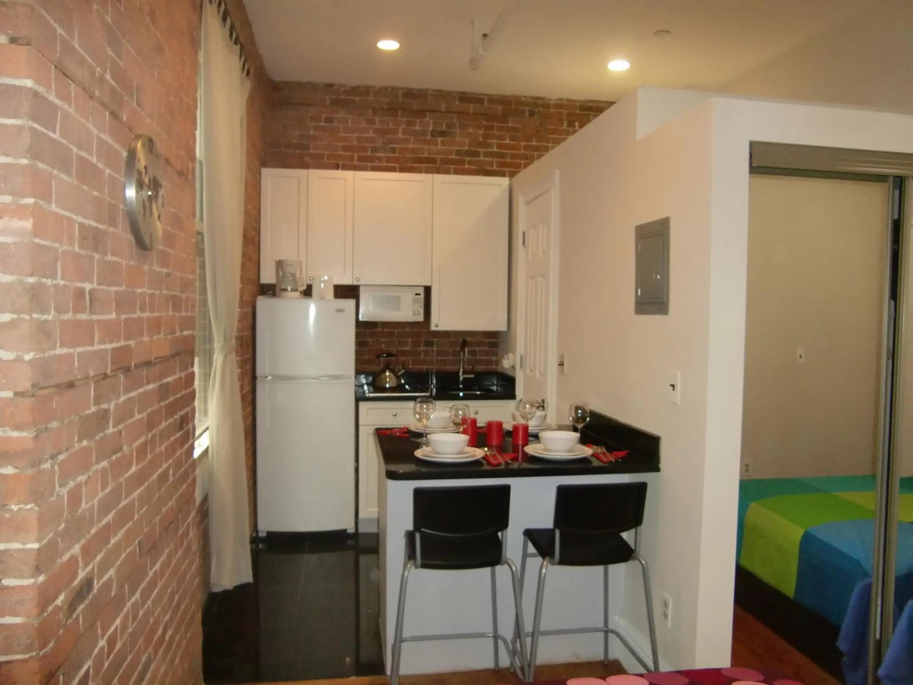 Dining area in Studios Midtown Manhattan