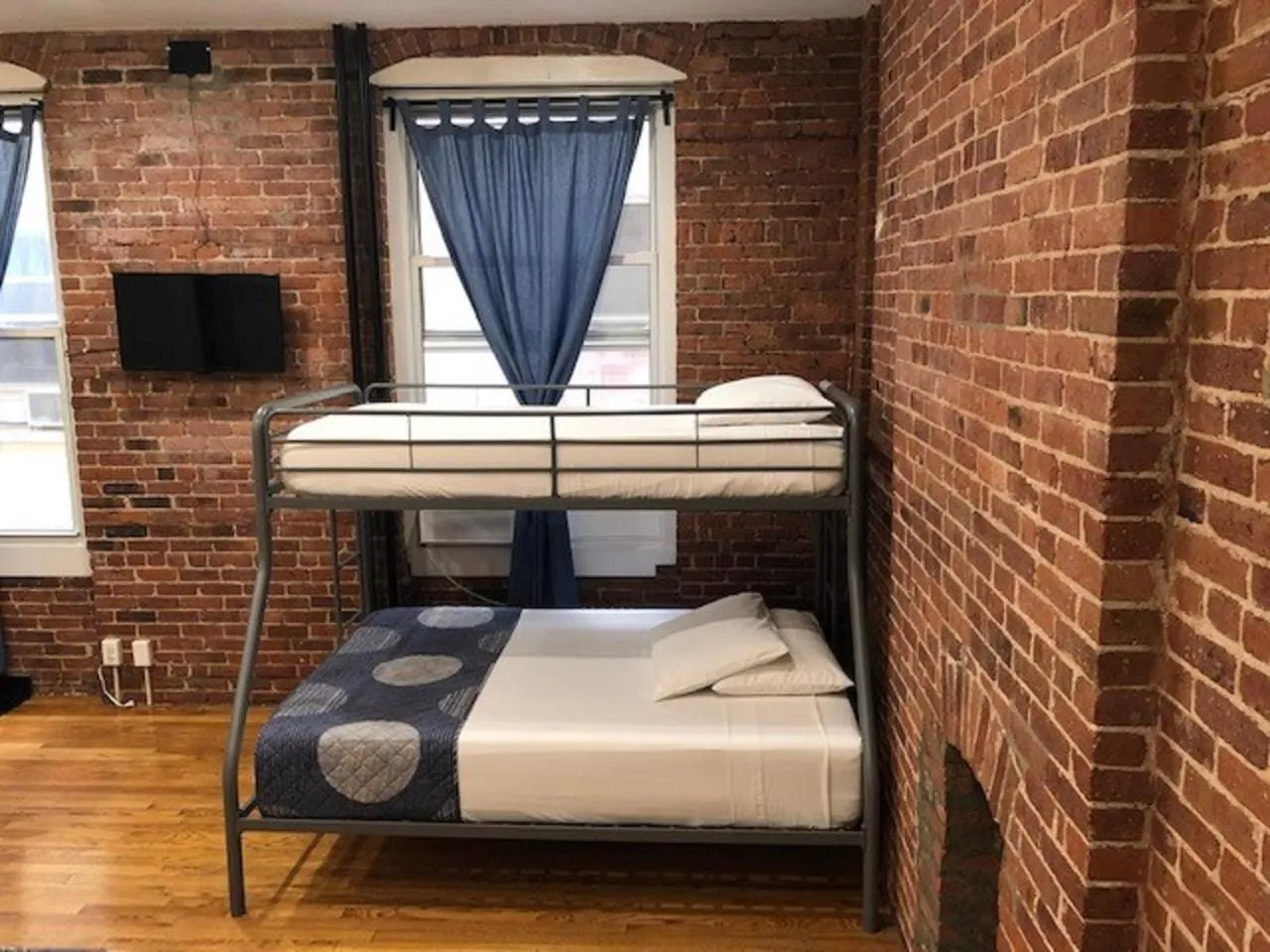 bunk bed, Bed in Studios Midtown Manhattan