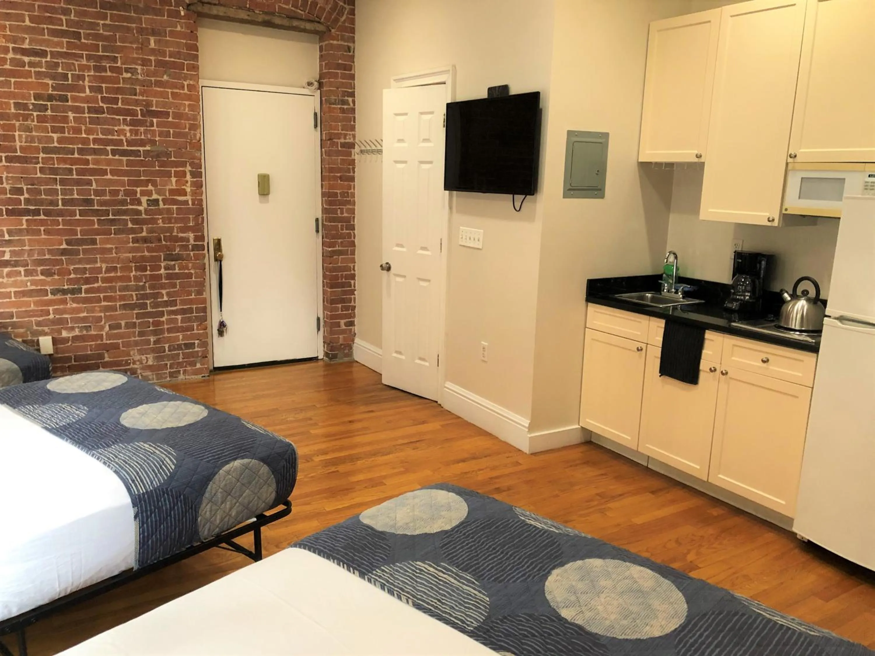 Photo of the whole room, Bed in Studios Midtown Manhattan