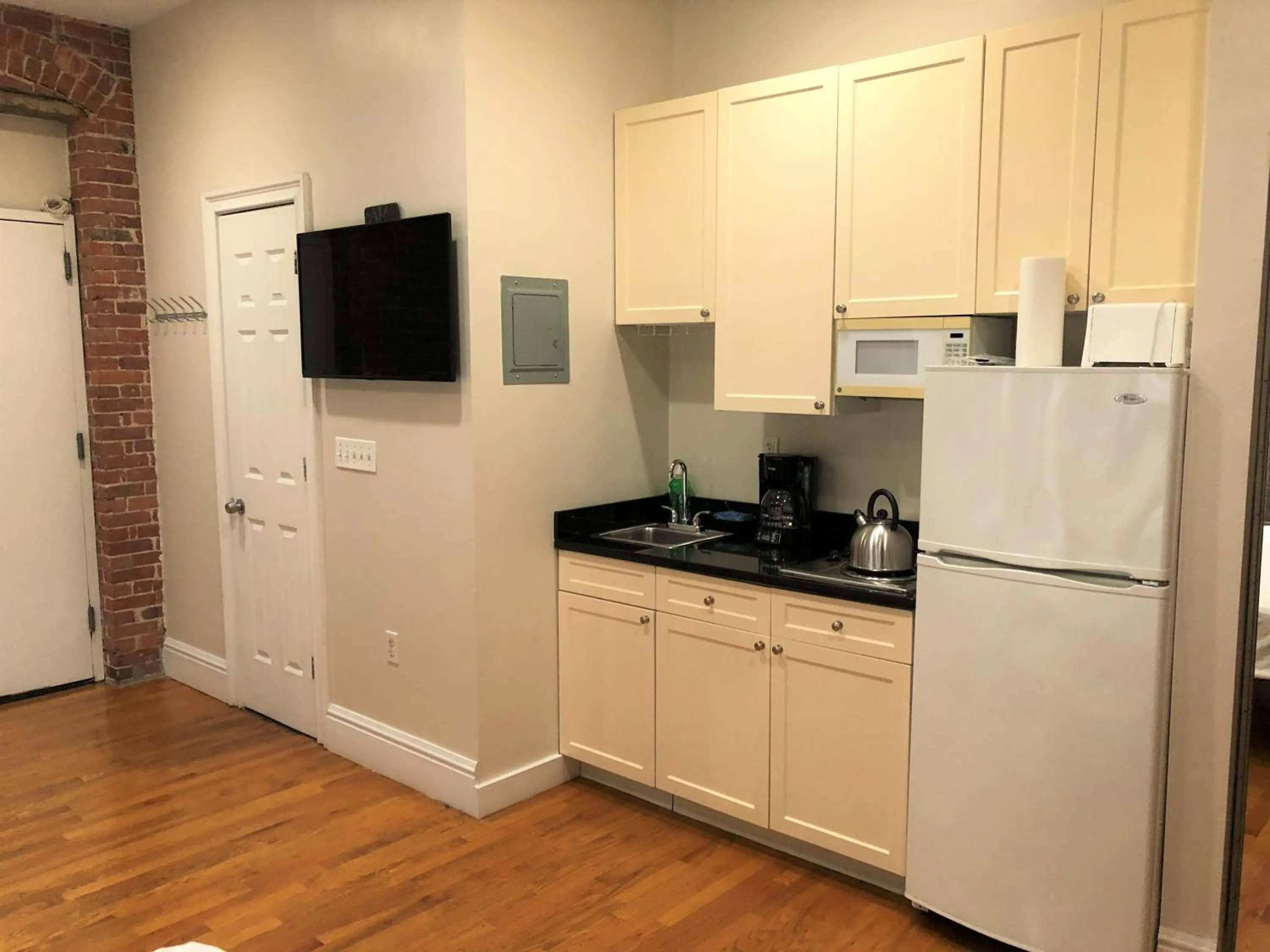 Kitchen or kitchenette in Studios Midtown Manhattan