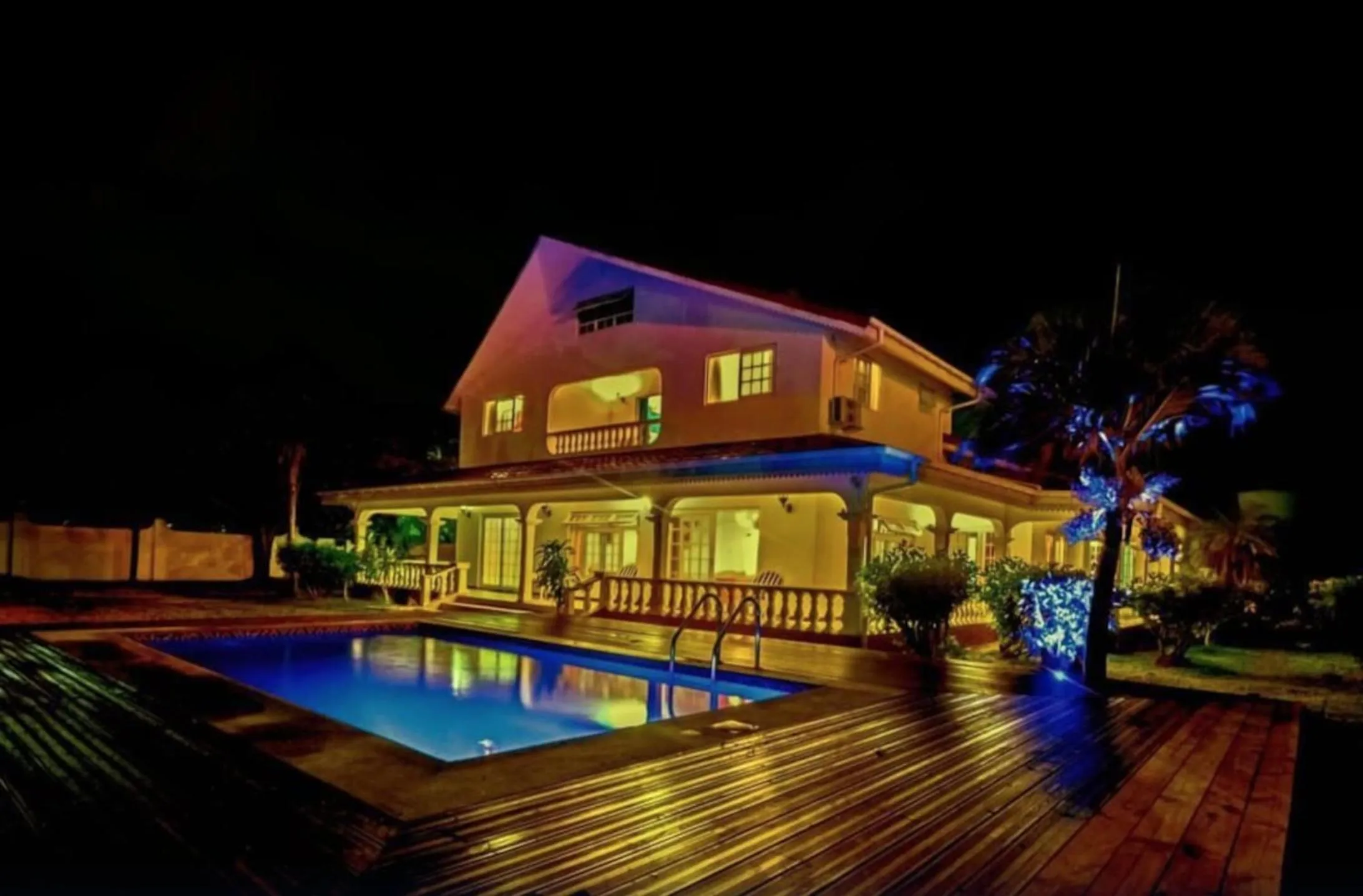 Property building in Villa Confort