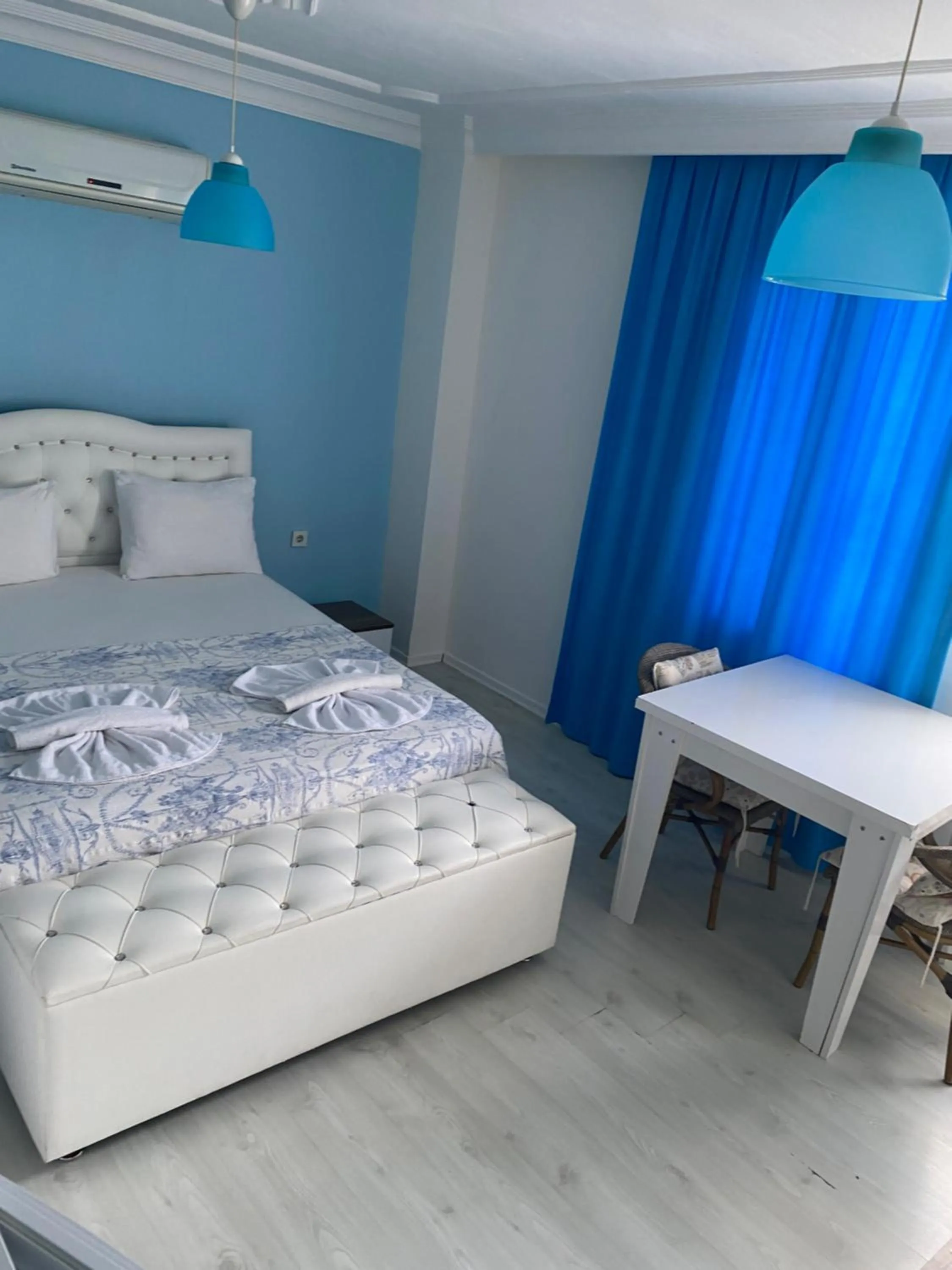 Property building, Bed in Mavi Butik Apart