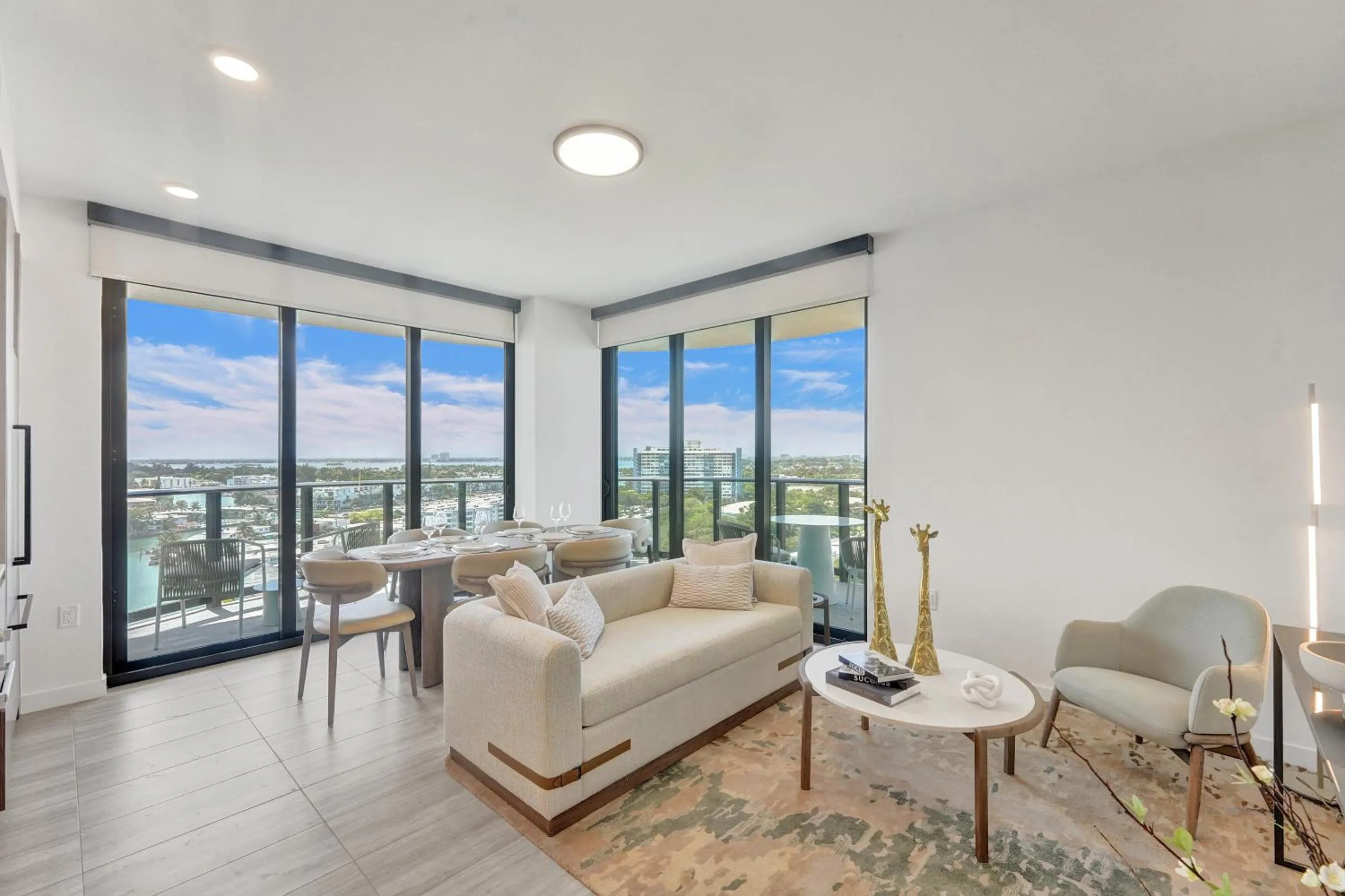 Living room in 72 Park by Nomada Residences