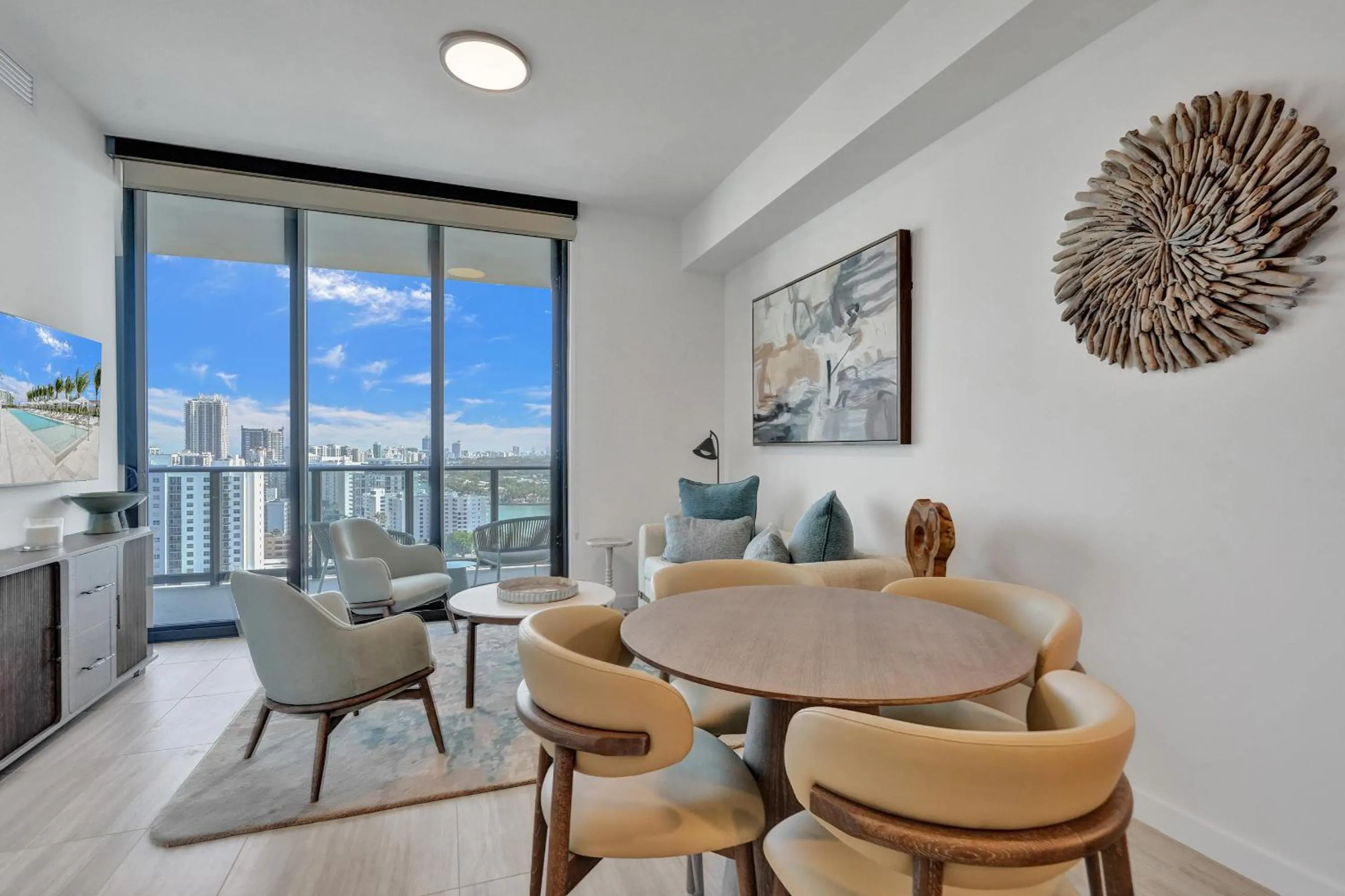Living room in 72 Park by Nomada Residences